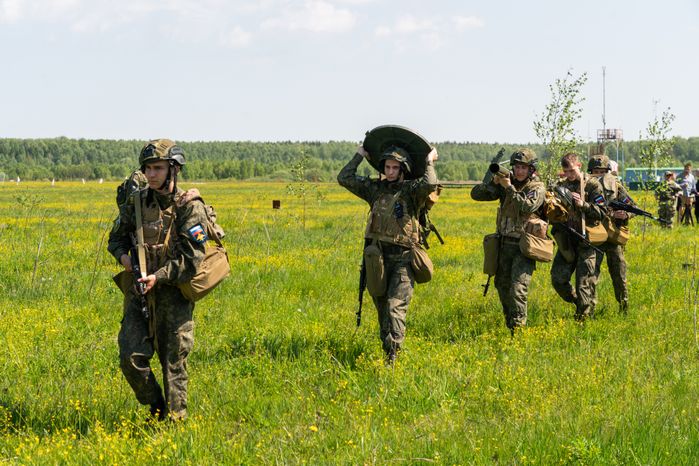 Военно-техническая игра "Арт-дуэль-2024" на аэродроме Волосово