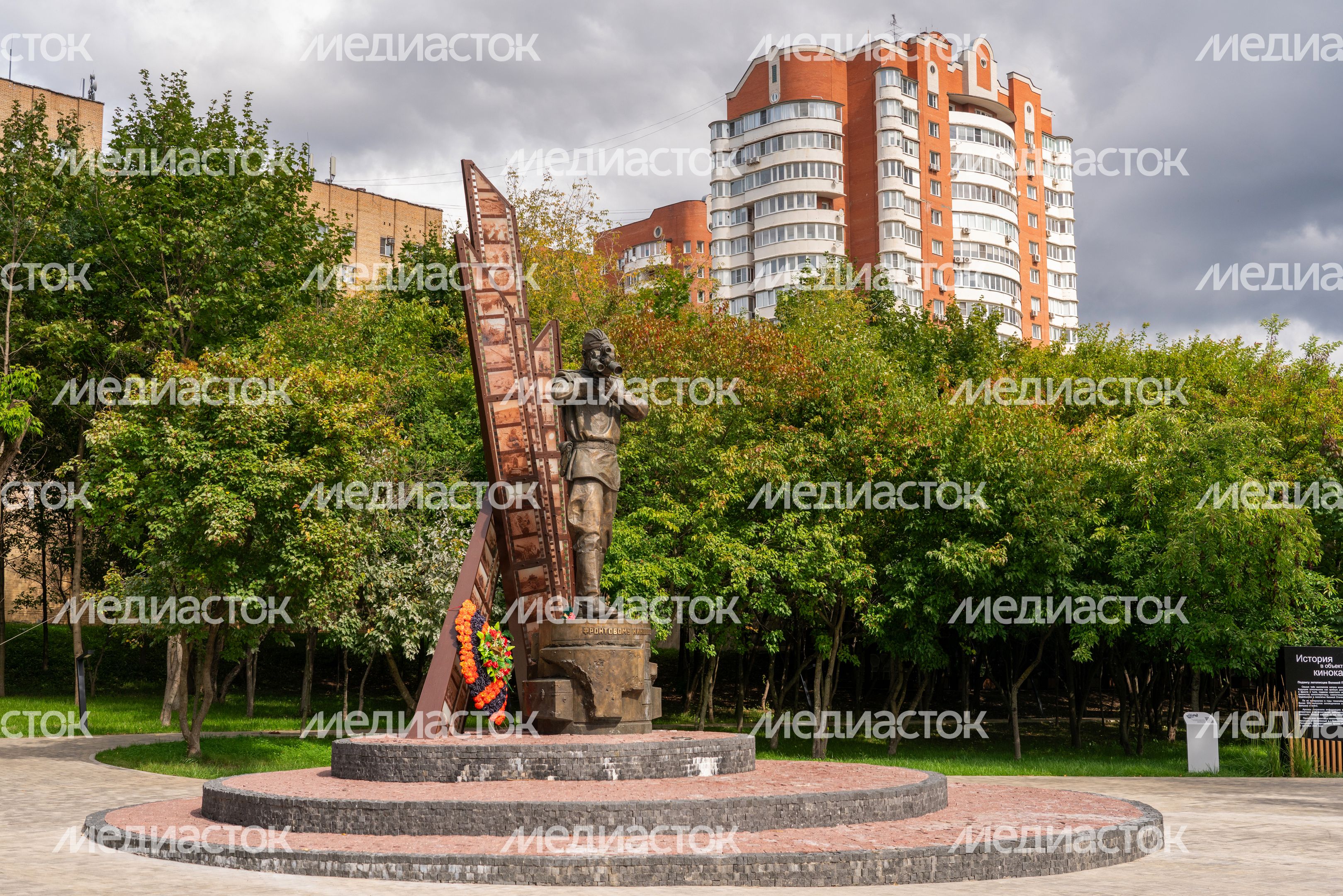Памятник фронтовому кинооператору в Красногорске