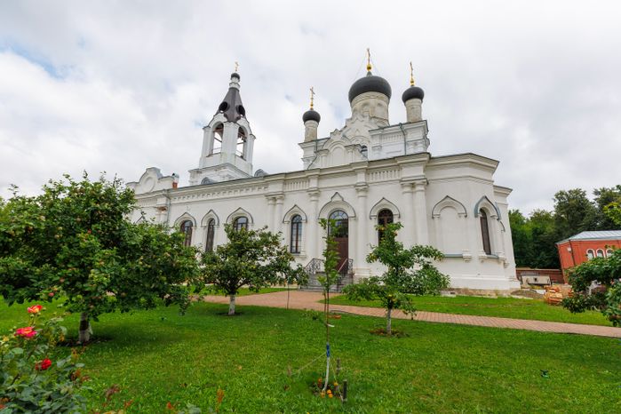 Свято-Троицкий Мариинский монастырь летом в Егорьевске