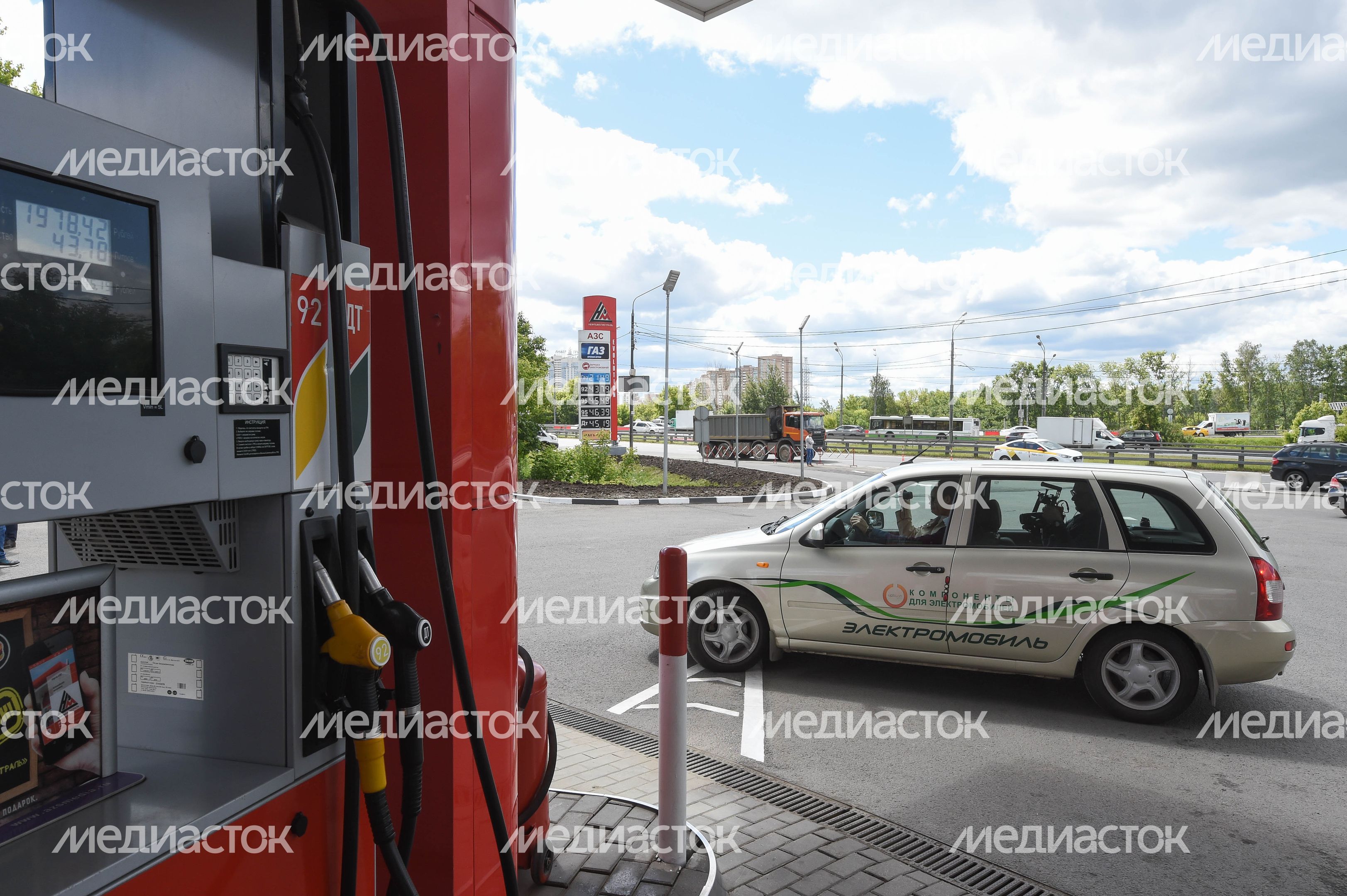 Открытие первой быстрой зарядной станции для электромобилей в Подмосковье