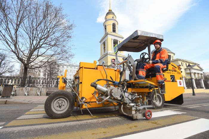 Нанесение дорожной разметки в Москве