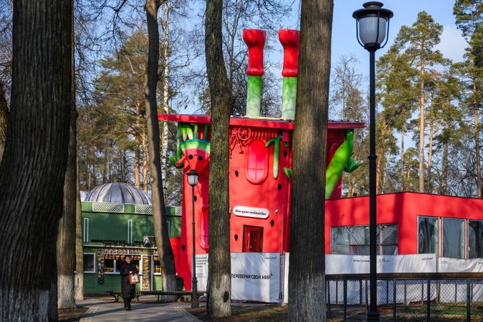 Перевернутый дом в Раменском городском парке культуры и отдыха