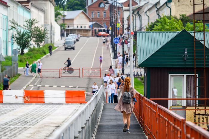 Наплавной разводной Бобреневский мост в Коломне через Москву-реку