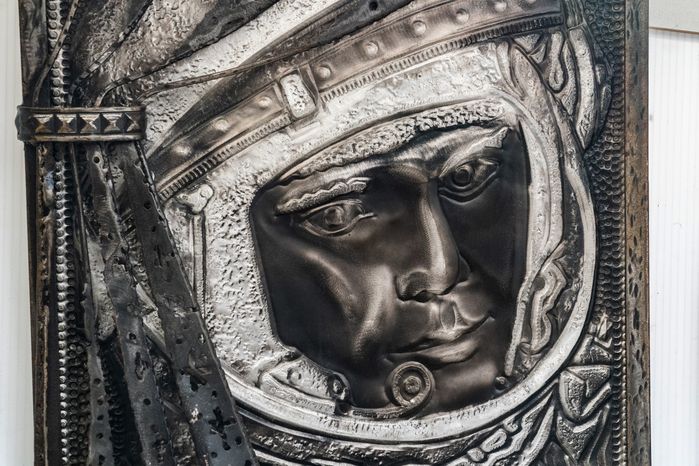 Железный портрет Юрия Гагарина в Музее кузнечного мастерства "Железное царство" в Красногорске