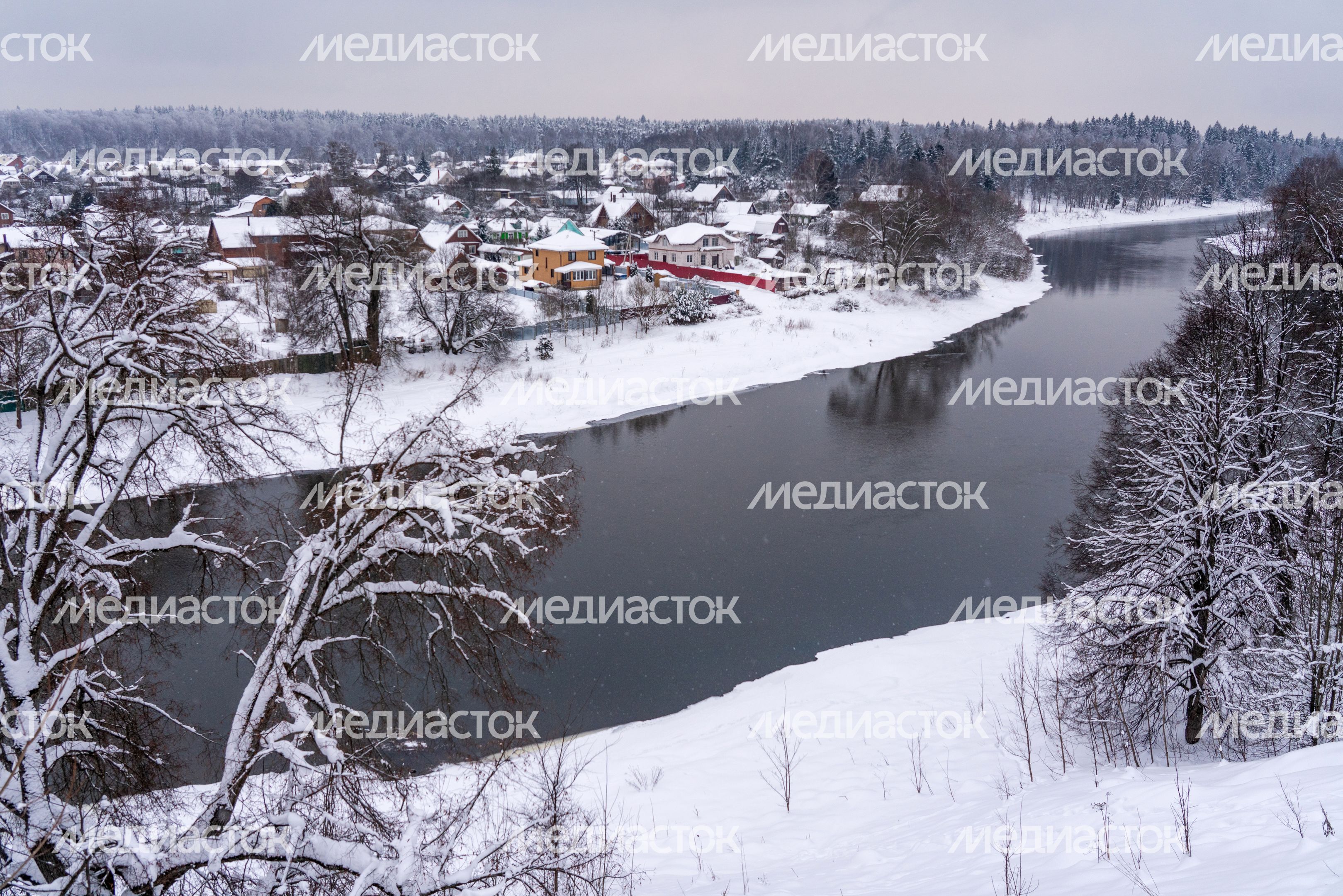 Вид со смотровой площадки парка «Городок» в Рузе Вид со смотровой площадки парка «Городок» в Рузе