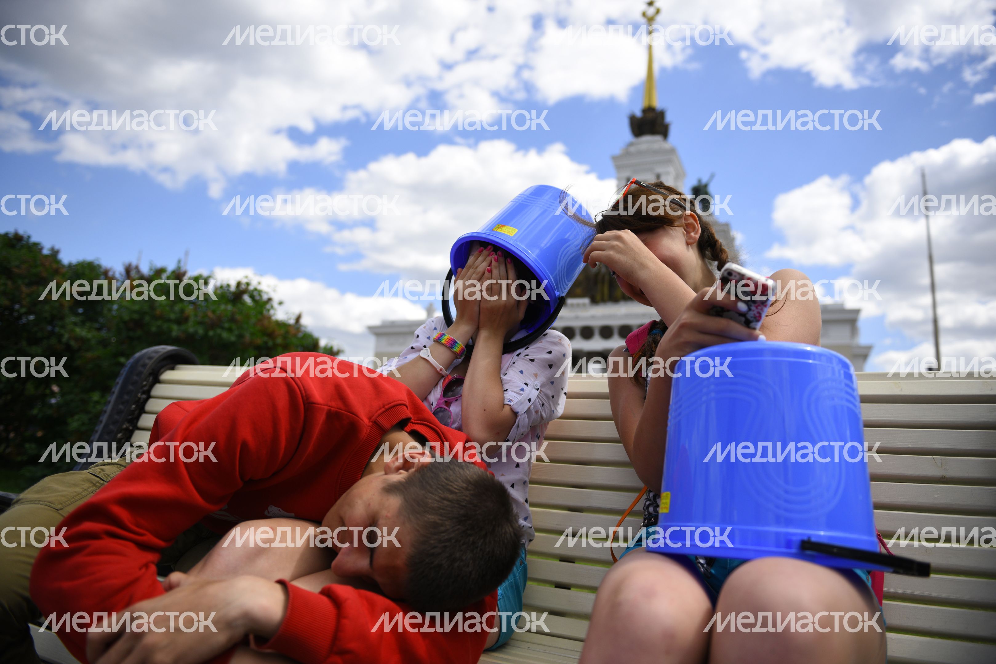 Флешмоб «Большая водная битва» на ВДНХ