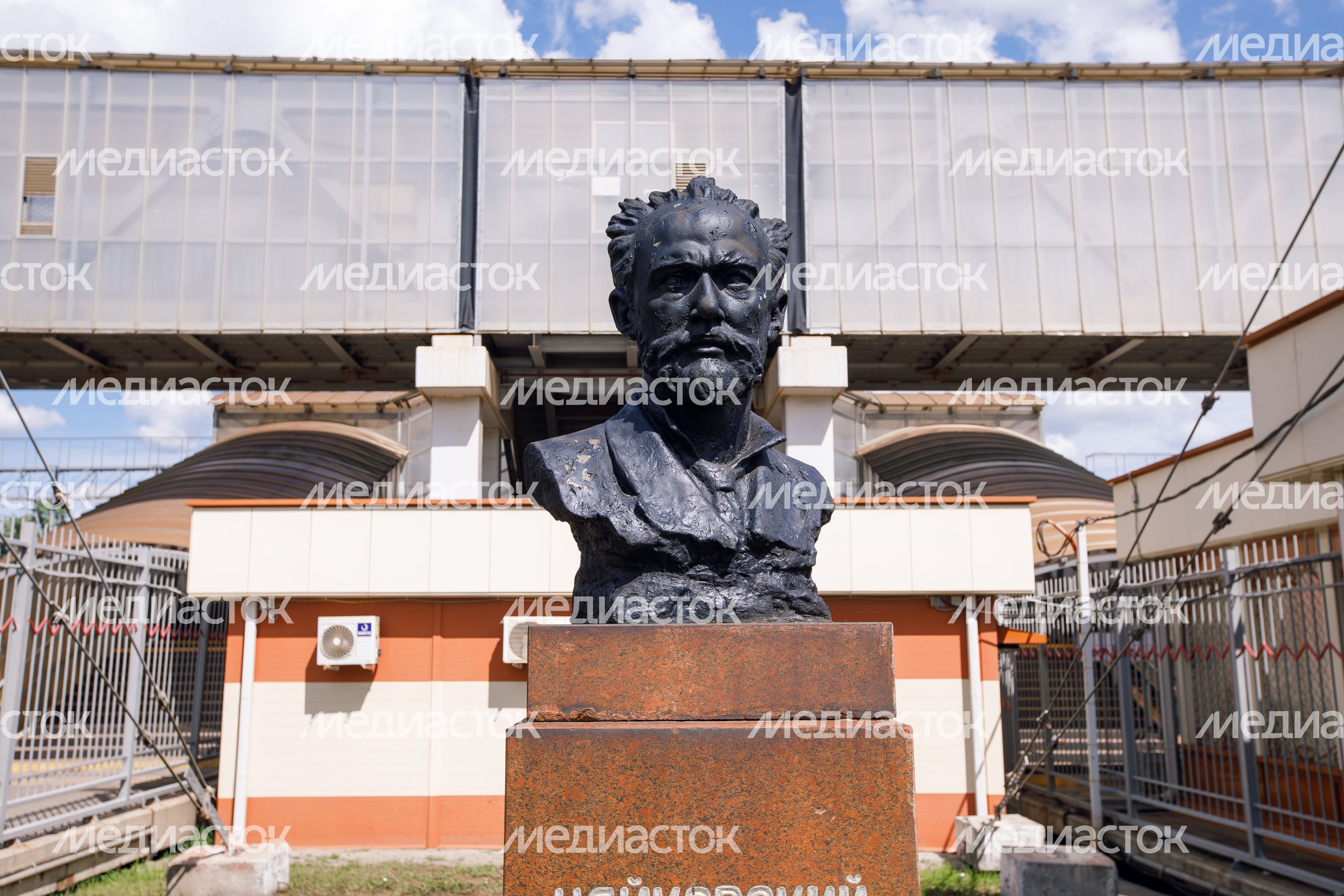 Памятники Чайковскому Памятники Чайковскому