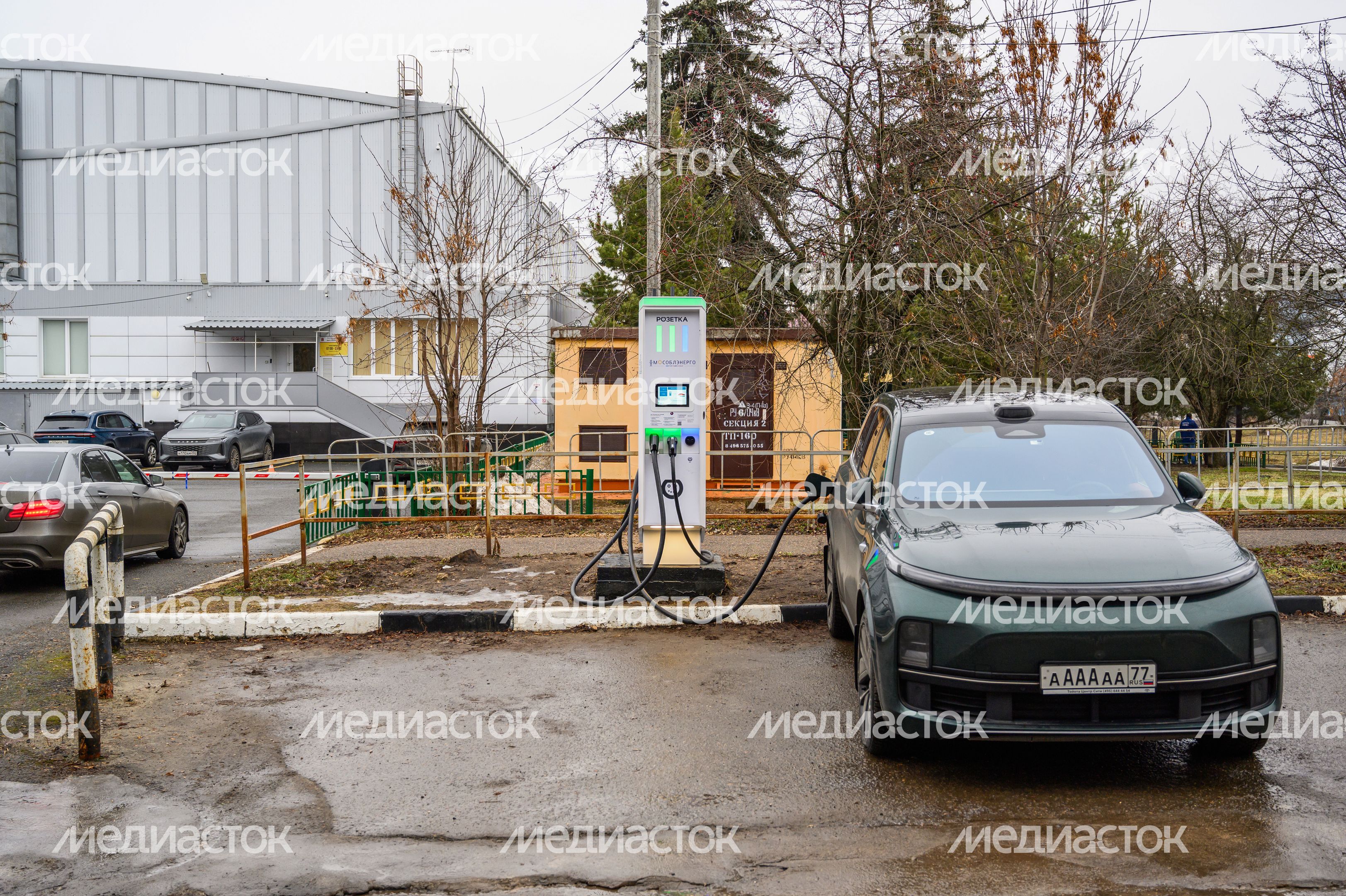 Электрозарядная станция (ЭЗС) на улице Радио в Электростали Электрозарядная станция (ЭЗС) на улице Радио в Электростали
