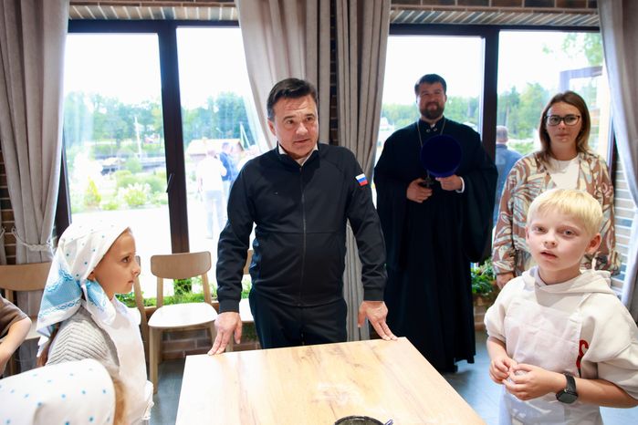 Андрей Воробьев посетил благоустроенный парк "Сераксеево" в г.о. Серпухов
