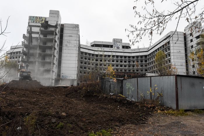 Начало работ по демонтажу Ховринской заброшенной больницы
