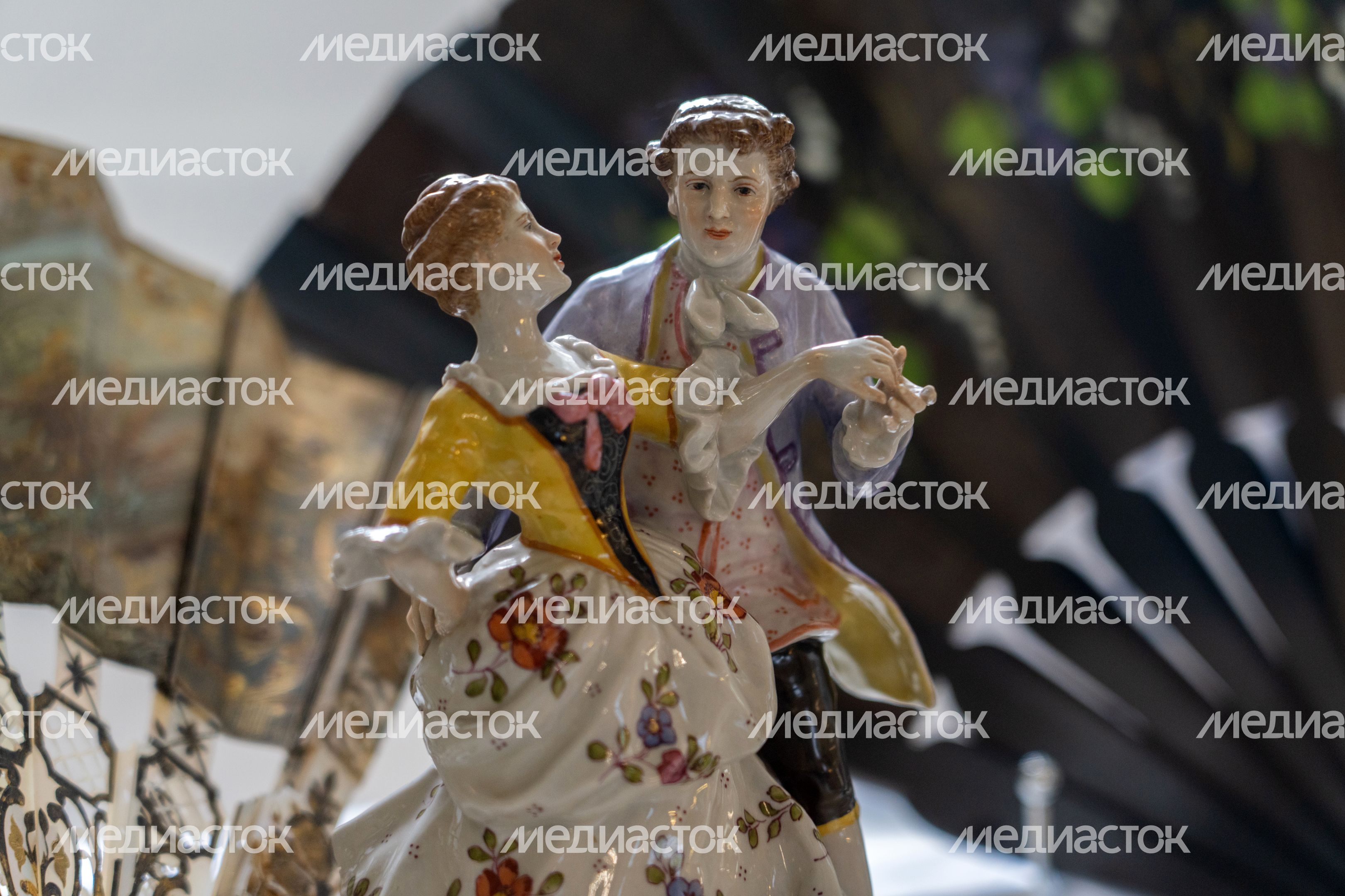Предметы светской жизни русского дворянства на выставке «Средь шумного бала, случайно» в усадьбе Лопасня-Зачатьевское Предметы светской жизни русского дворянства на выставке «Средь шумного бала, случайно» в усадьбе Лопасня-Зачатьевское