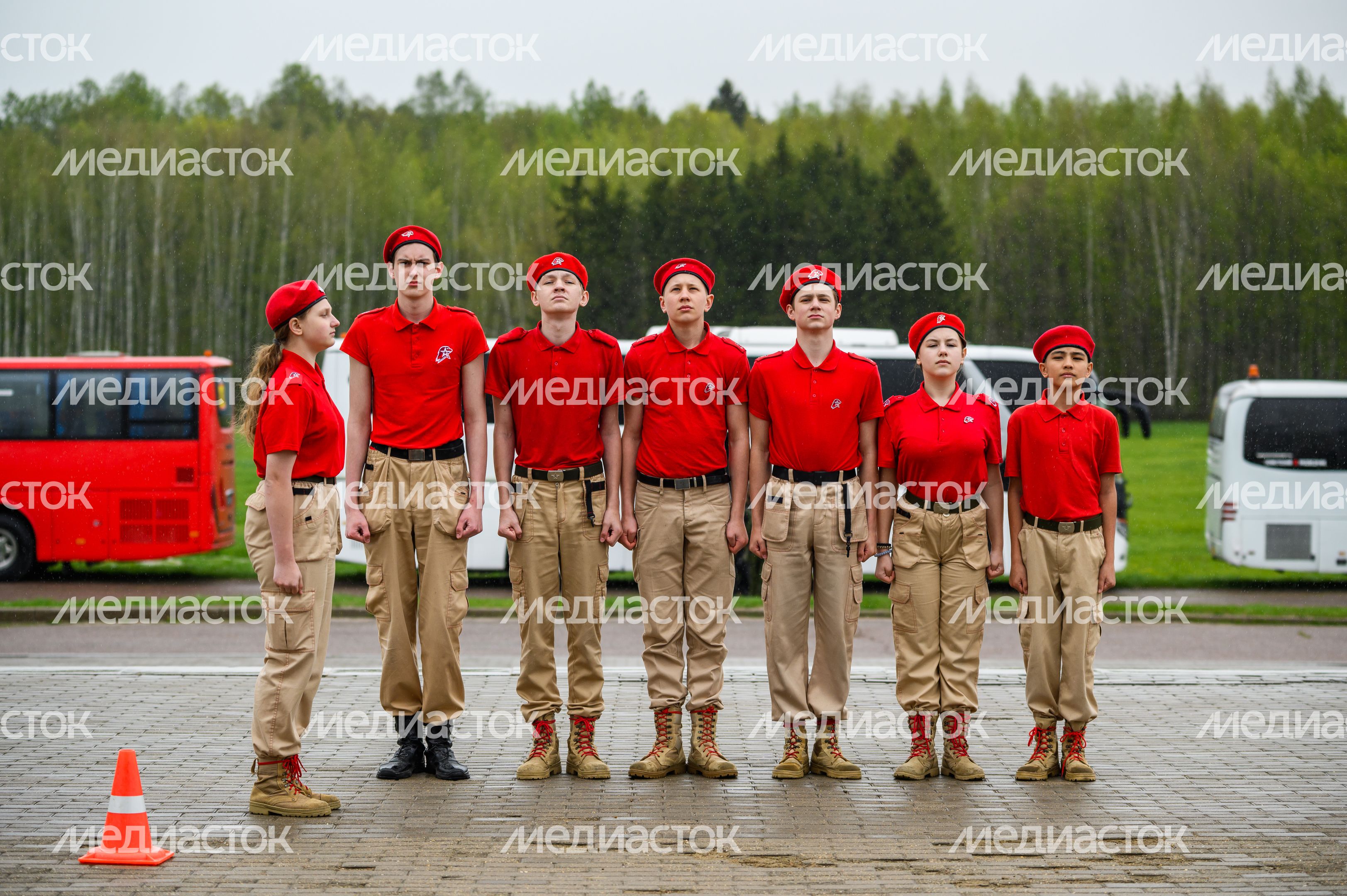 Военно-патриотическая игра «Юнармия, вперед!», посвященная Дню Победы, в Горках Ленинских Военно-патриотическая игра «Юнармия, вперед!», посвященная Дню Победы, в Горках Ленинских