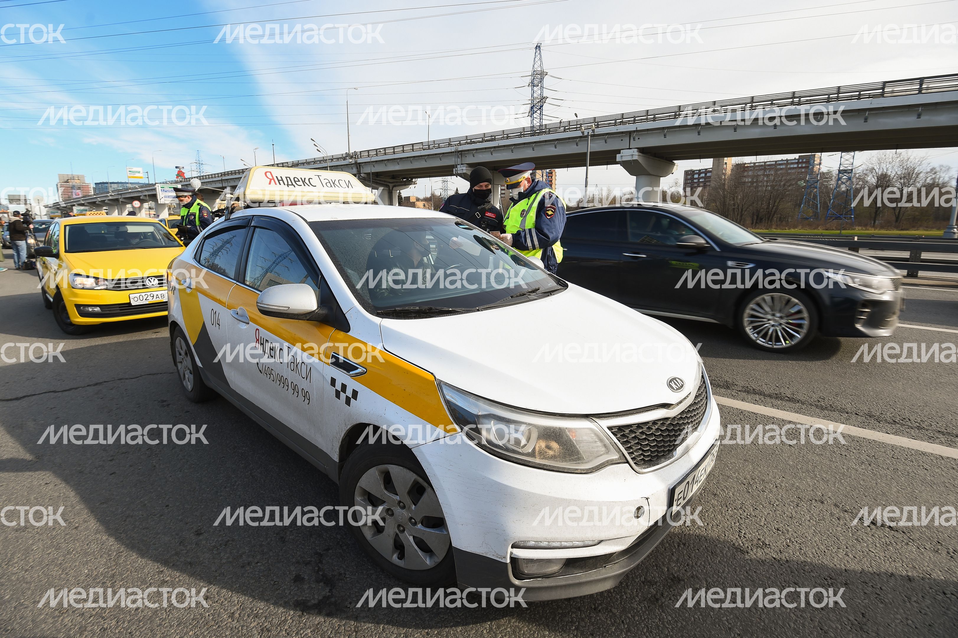 Проверка пропусков на въезде в Москву в период самоизоляции