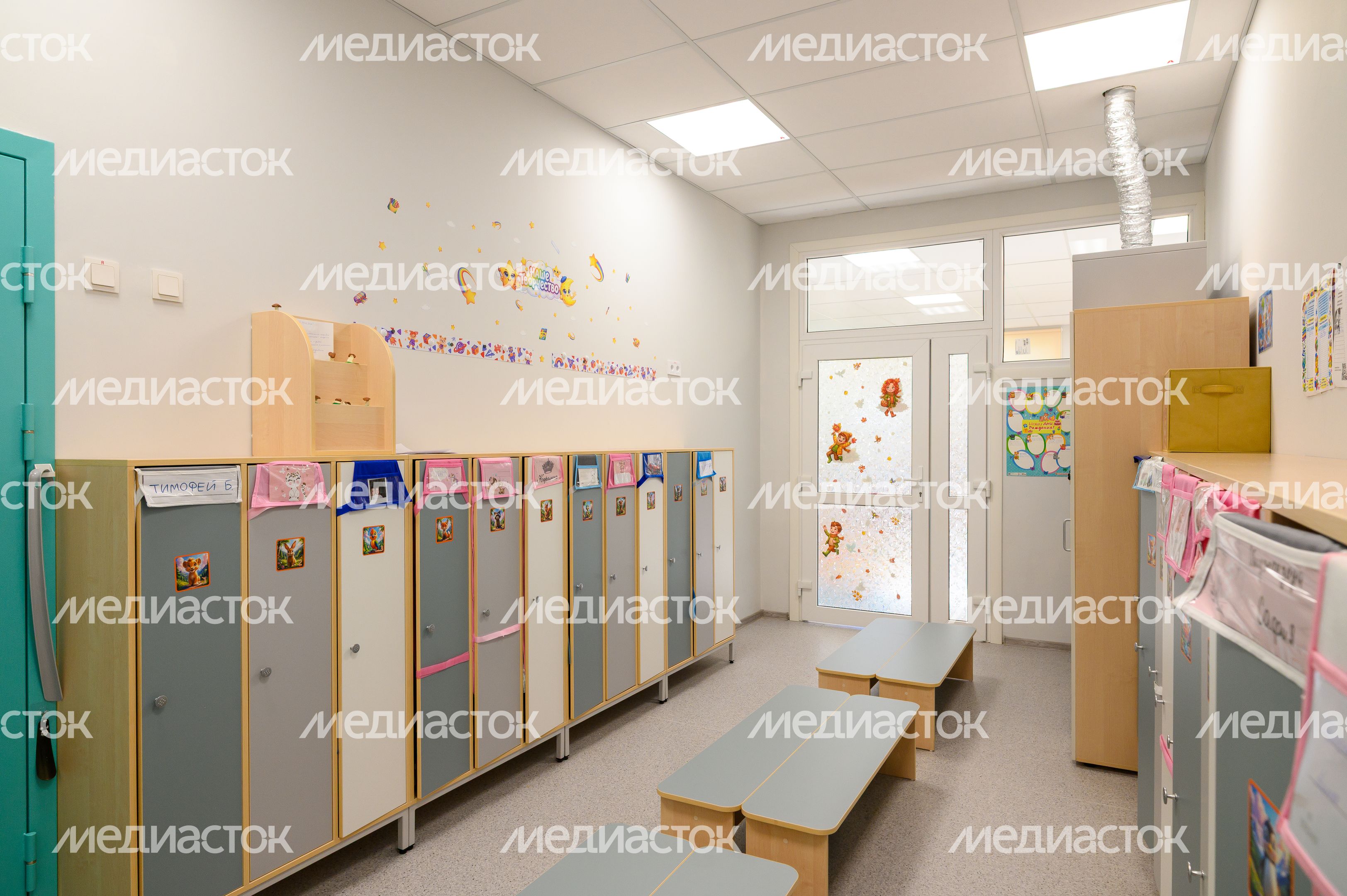 Раздевалка для малышей в новом детском саду «Сказка» на 250 мест в микрорайоне Алексеевская Роща города Балашиха Раздевалка для малышей в новом детском саду «Сказка» на 250 мест в микрорайоне Алексеевская Роща города Балашиха