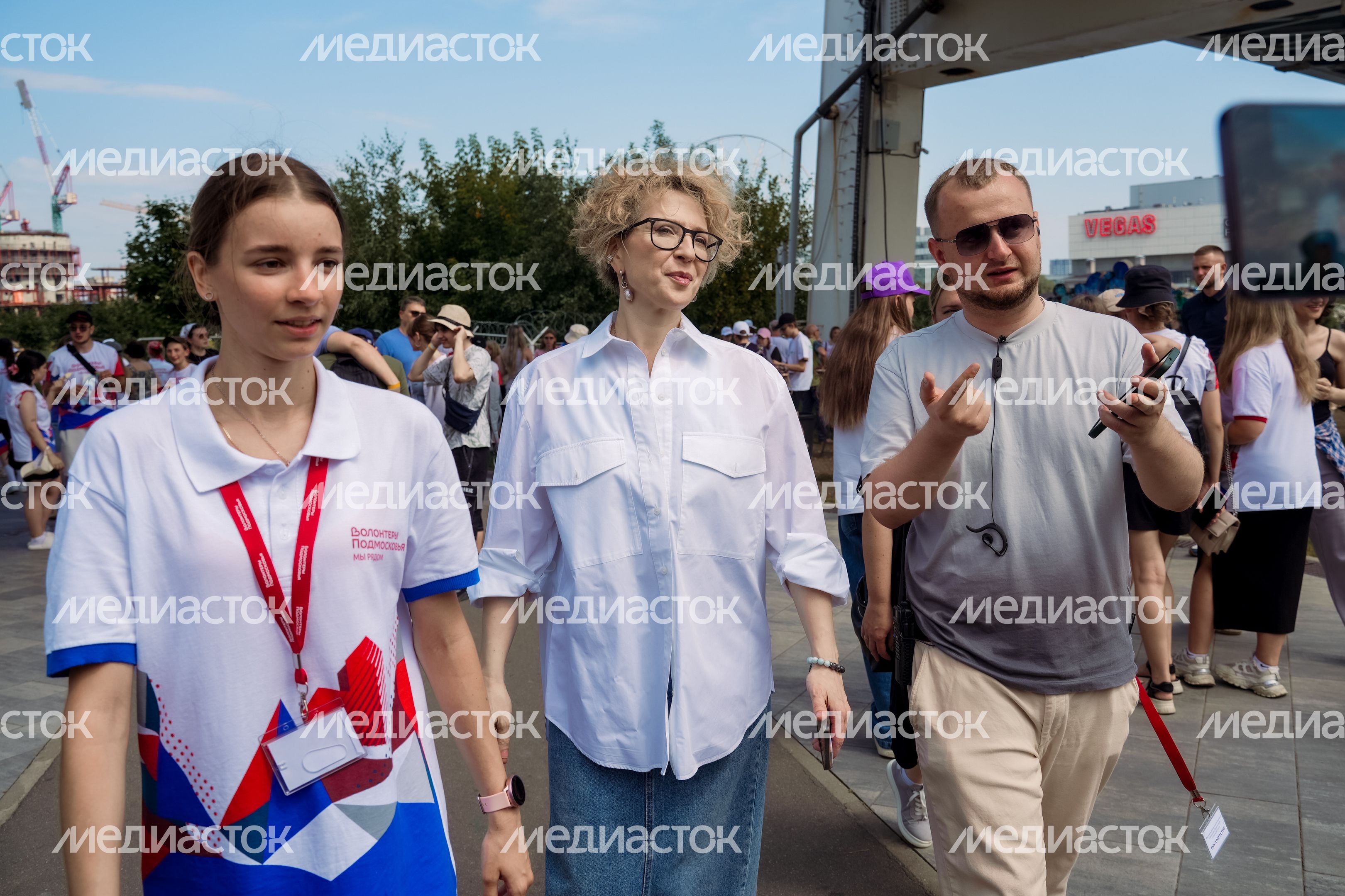 Яна Чурикова на фестивале "Волонтеров Подмосковья" в Красногорске Яна Чурикова на фестивале "Волонтеров Подмосковья" в Красногорске