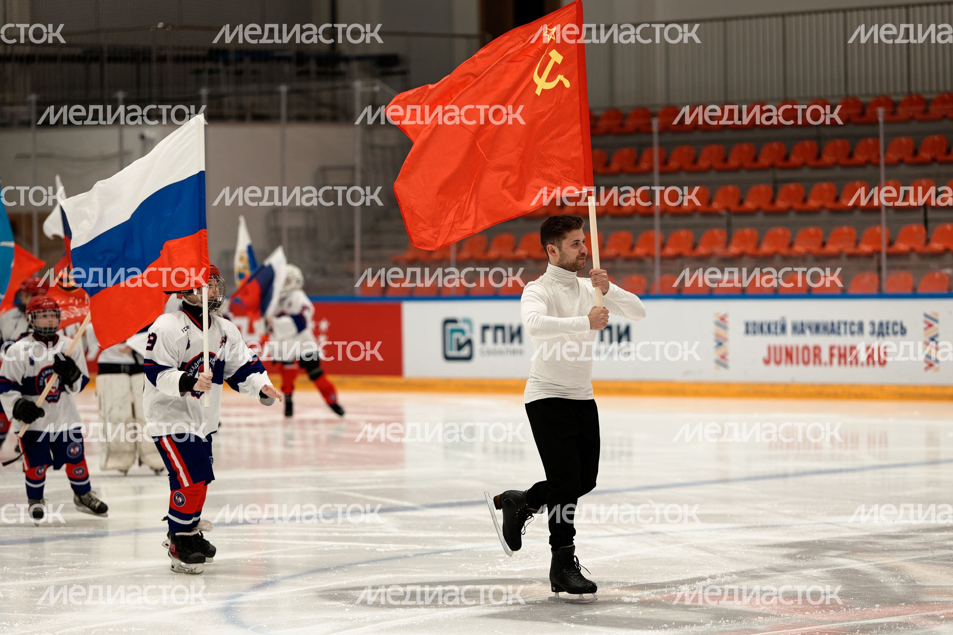 Хоккейный матч ко Дню Победы в Красногорске Хоккейный матч ко Дню Победы в Красногорске