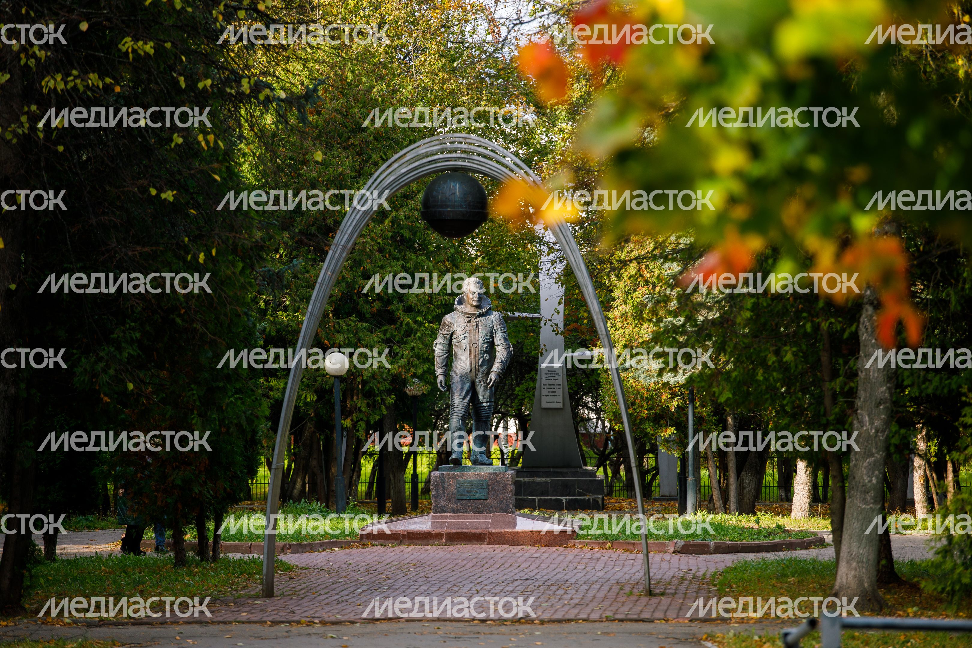 Краснознаменск. Памятник космонавту Герману Титову Краснознаменск. Памятник космонавту Герману Титову