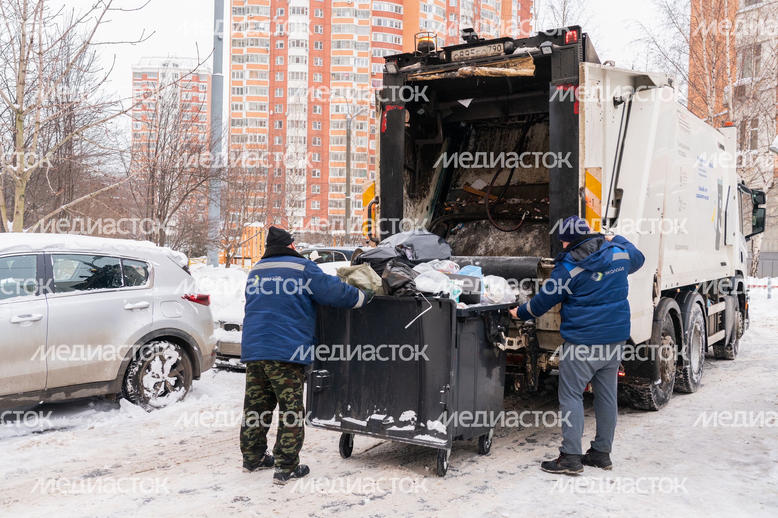 Работа мусоровозов зимой в Красногорске Работа мусоровозов зимой в Красногорске