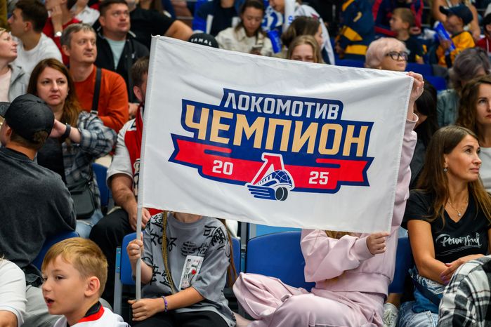 Болельщики финала детско-юношеского турнира по хоккею «Кубок Александра Овечкина» в Мытищах