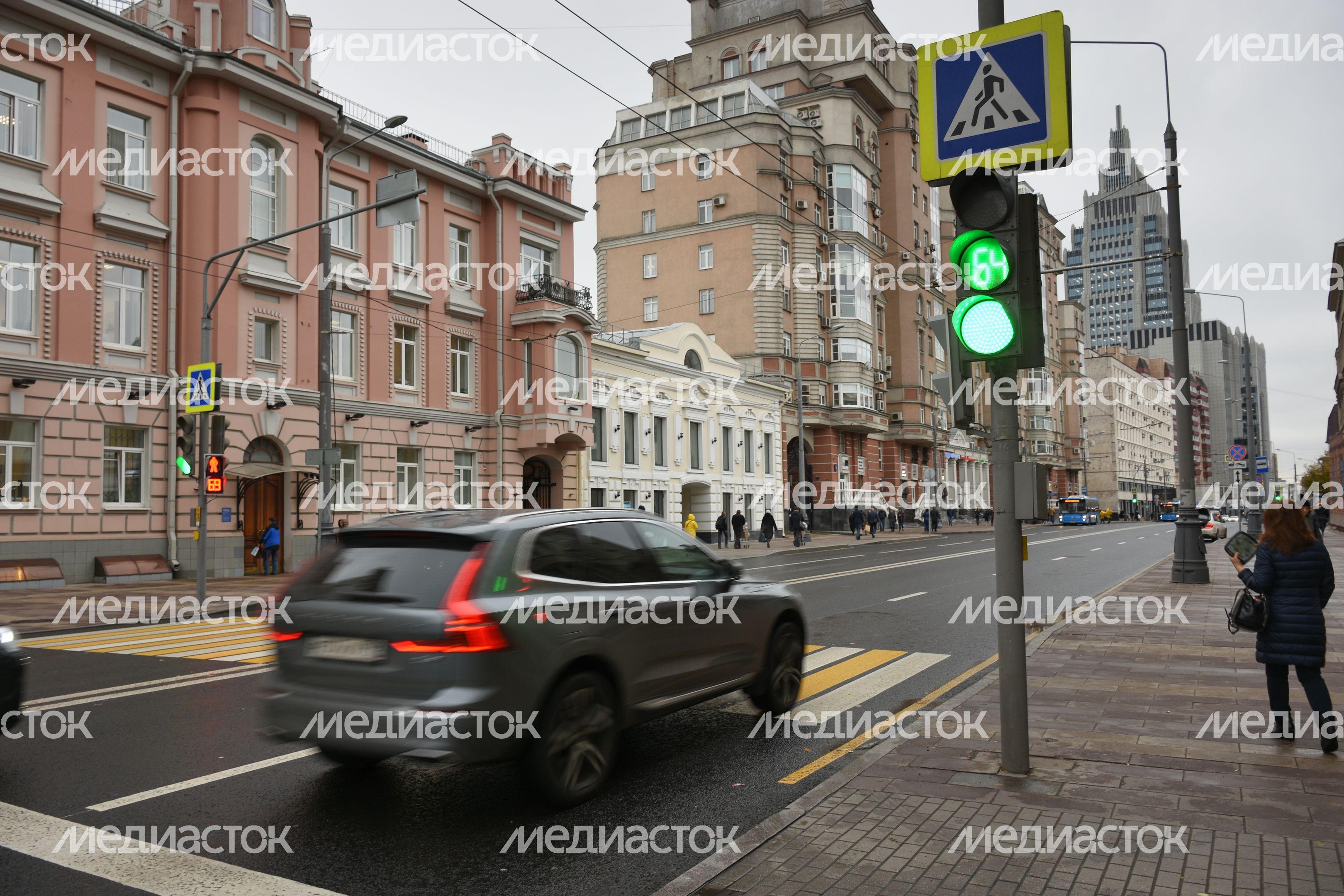 Повседневная жизнь города в Москве осенью