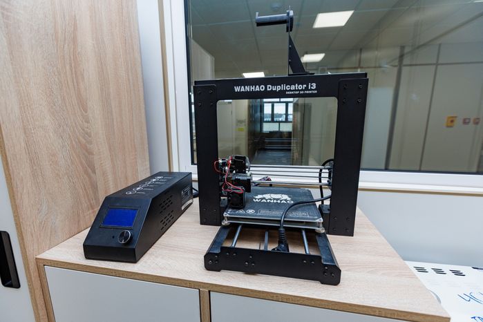 3D-принтер в учебном классе воспитательно-образовательного комплекса «Успех» (Гимназия № 5) в Дзержинском