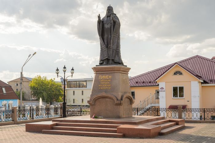 Памятник Патриарху Пимену