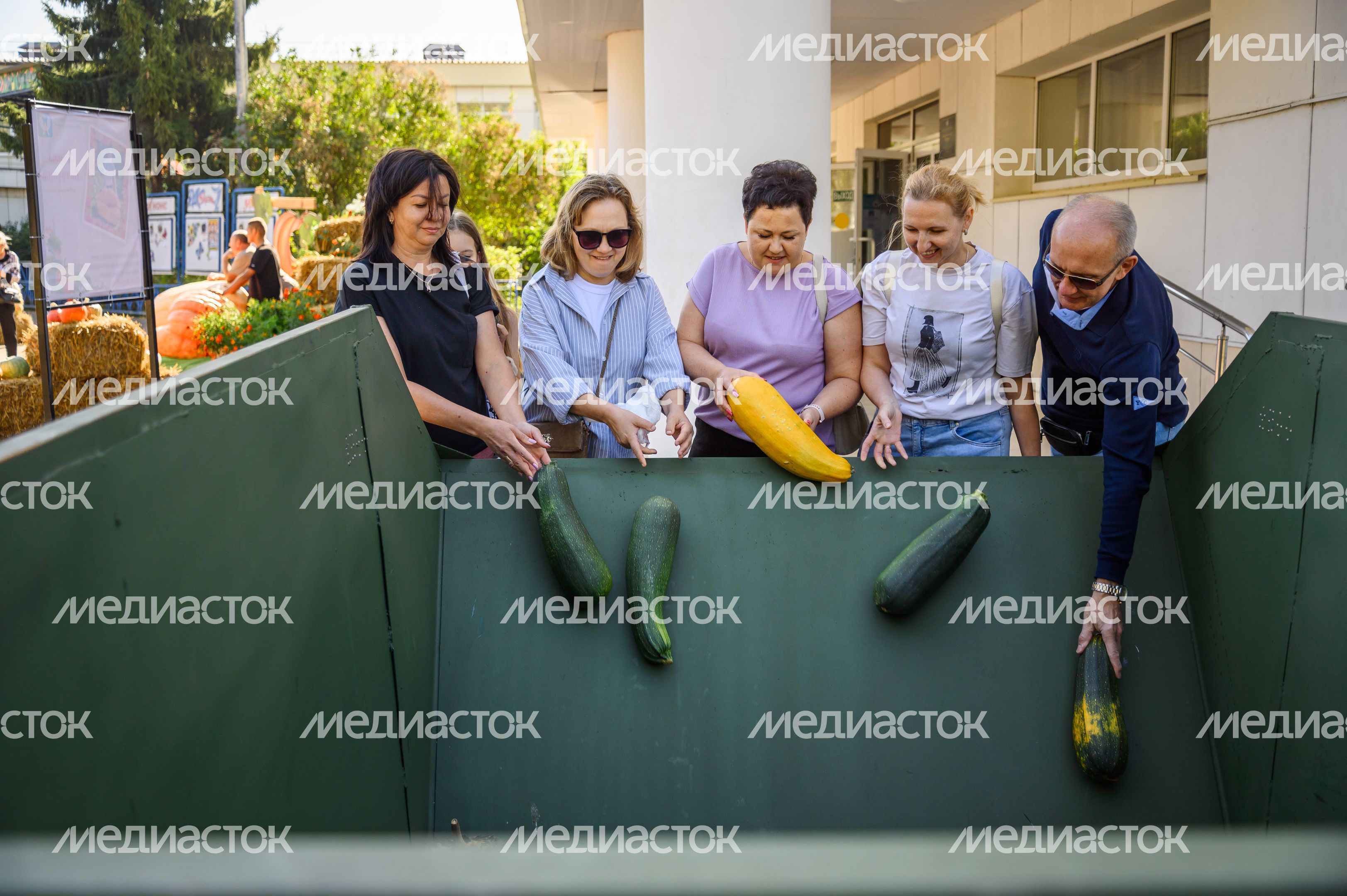 Акция «Сдай яблоки и бахчевые на переработку» прошла на выставке-ярмарке «Дары Подмосковья» в Луховицах Акция «Сдай яблоки и бахчевые на переработку» прошла на выставке-ярмарке «Дары Подмосковья» в Луховицах