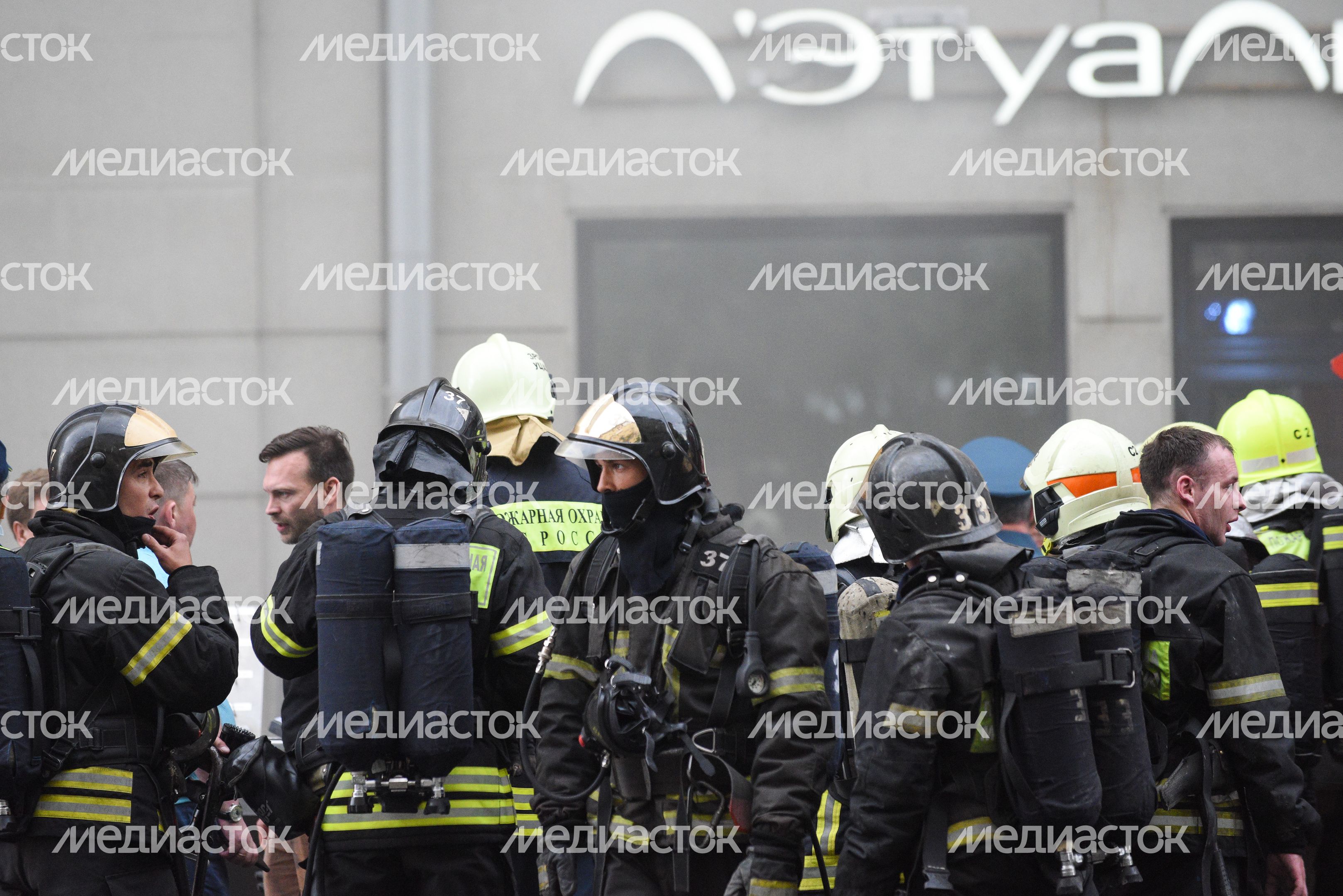 Пожар в реставрируемом здании на Тверской улице в Москве