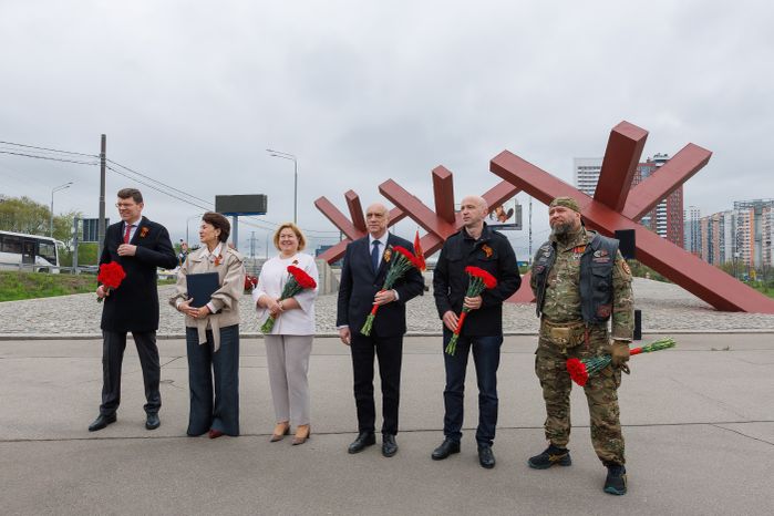 Мотопробег и торжественное возложение цветов к монументу «Противотанковые ежи» в День Победы в Химках