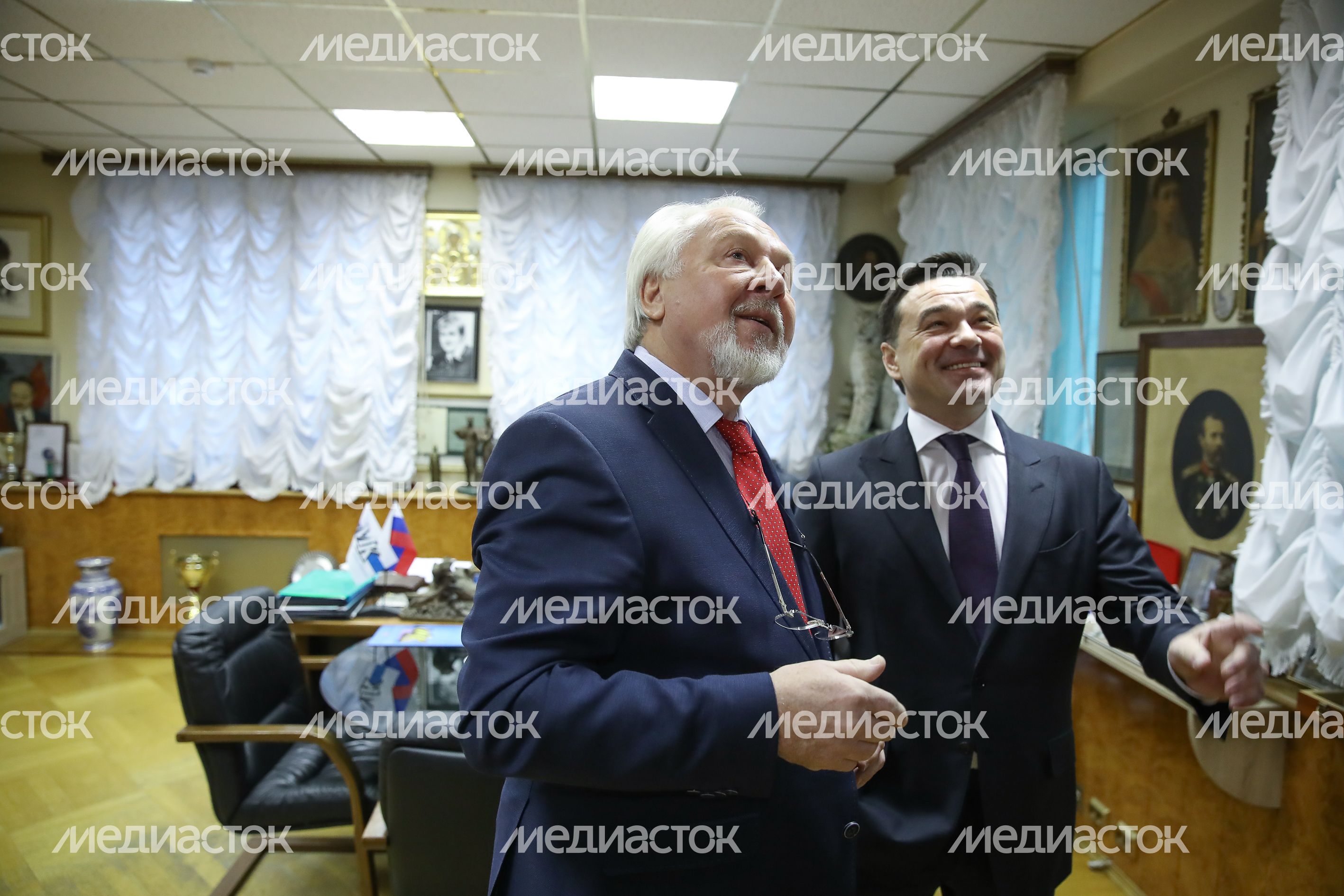 Поздравление газеты «Московский комсомолец» губернатором Подмосковья с юбилеем Поздравление газеты «Московский комсомолец» губернатором Подмосковья с юбилеем