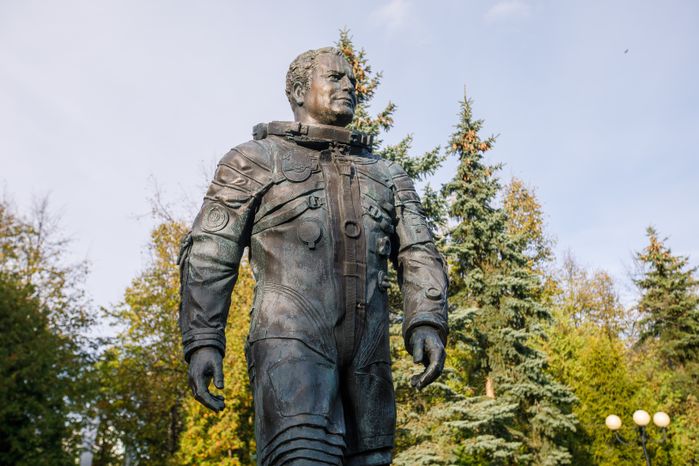 Краснознаменск. Памятник космонавту Герману Титову