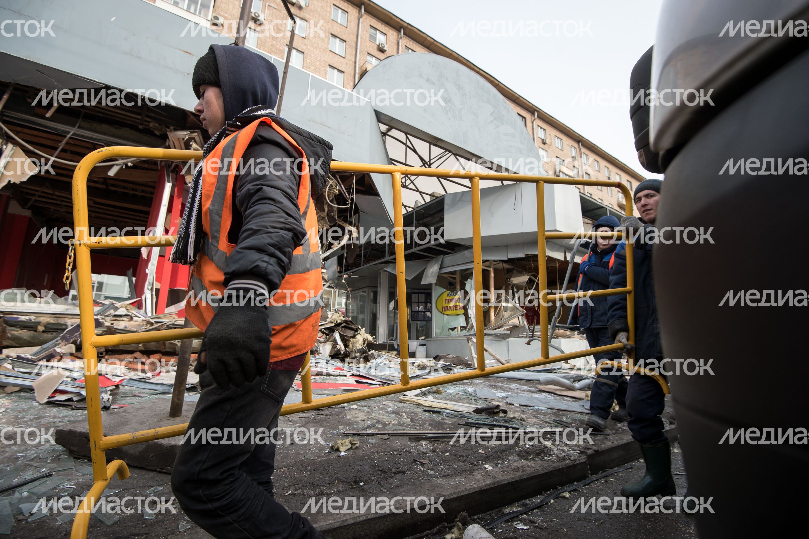 Снос самостроя у станции метро Сокол в Москве