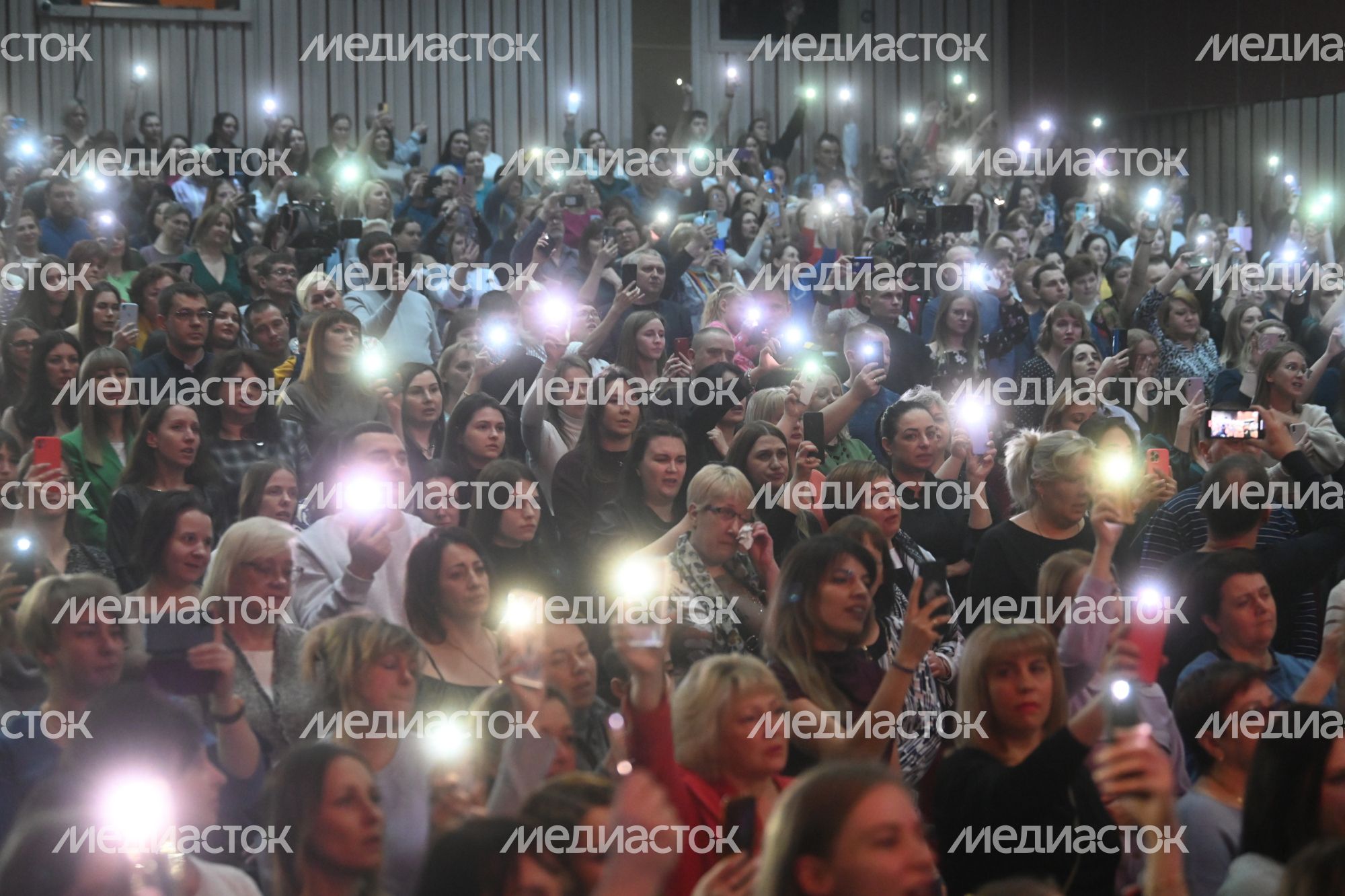 Звезды российской эстрады Олег Газманов, Григорий Лепс и Денис Майданов выступили для военнослужащих и членов их семей