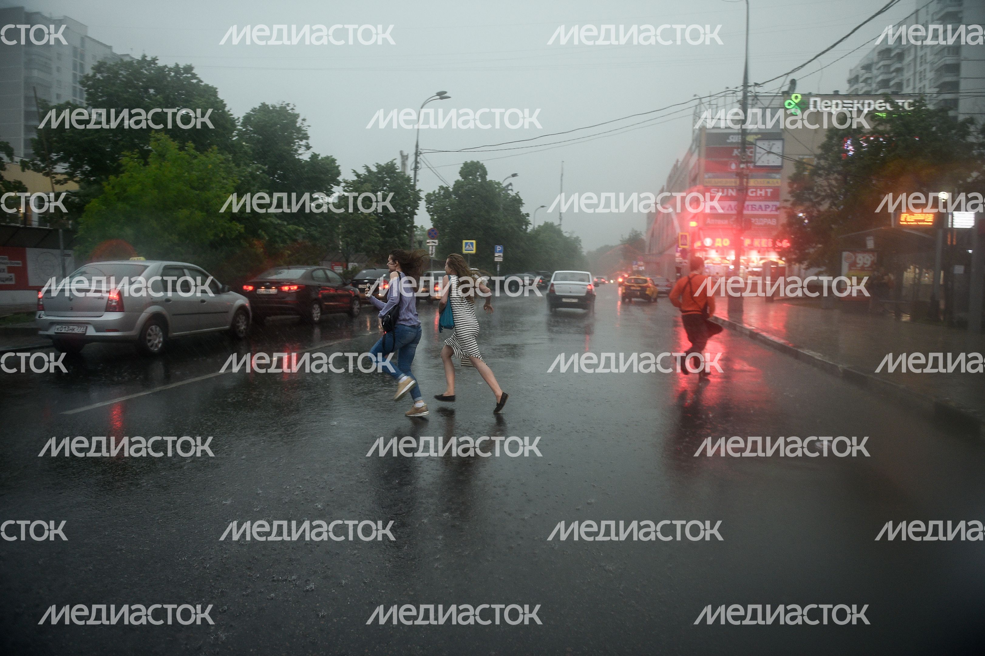 Тропические ливни накрыли Москву