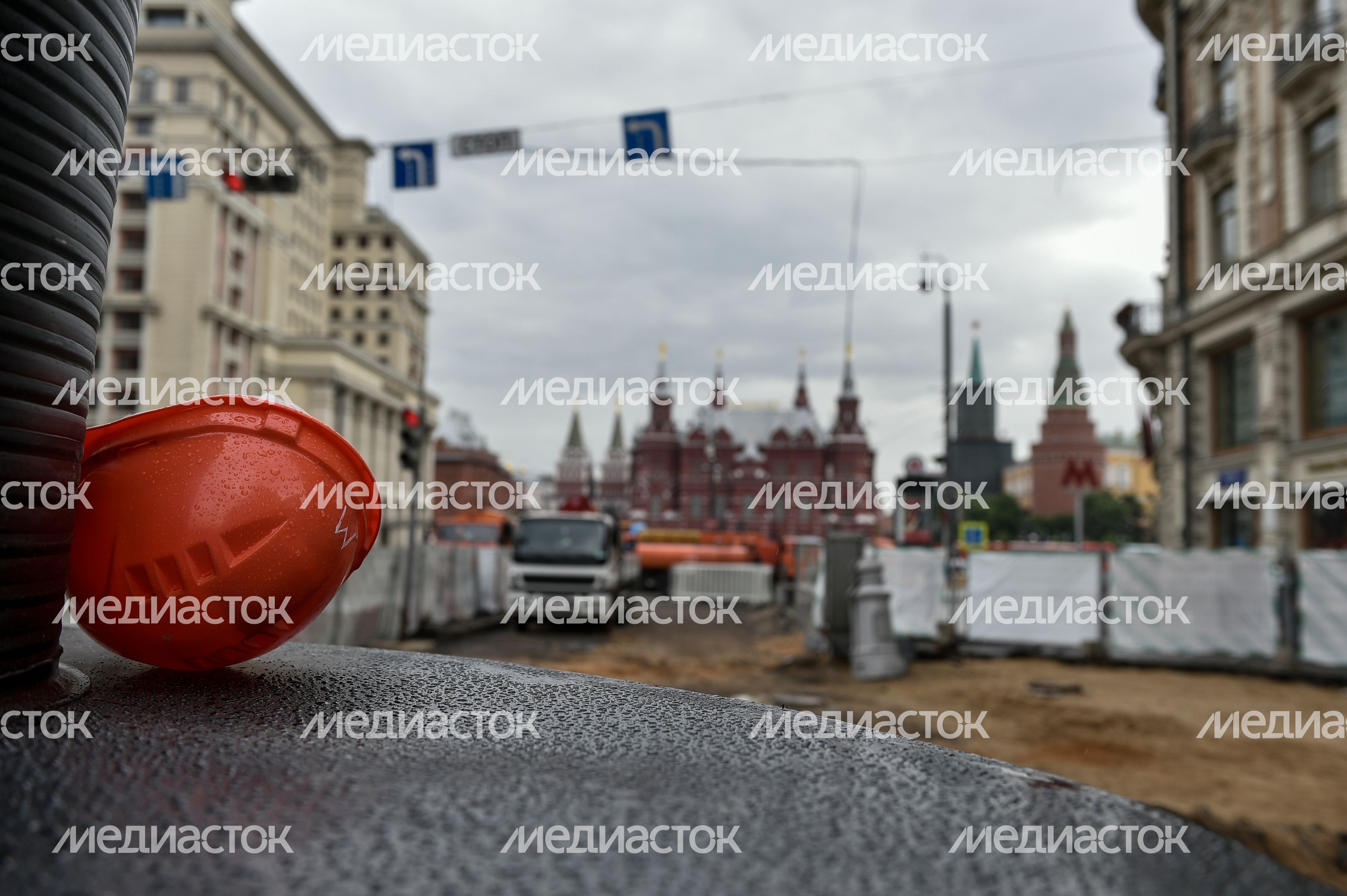 Дорожные работы на Тверской улице в Москве
