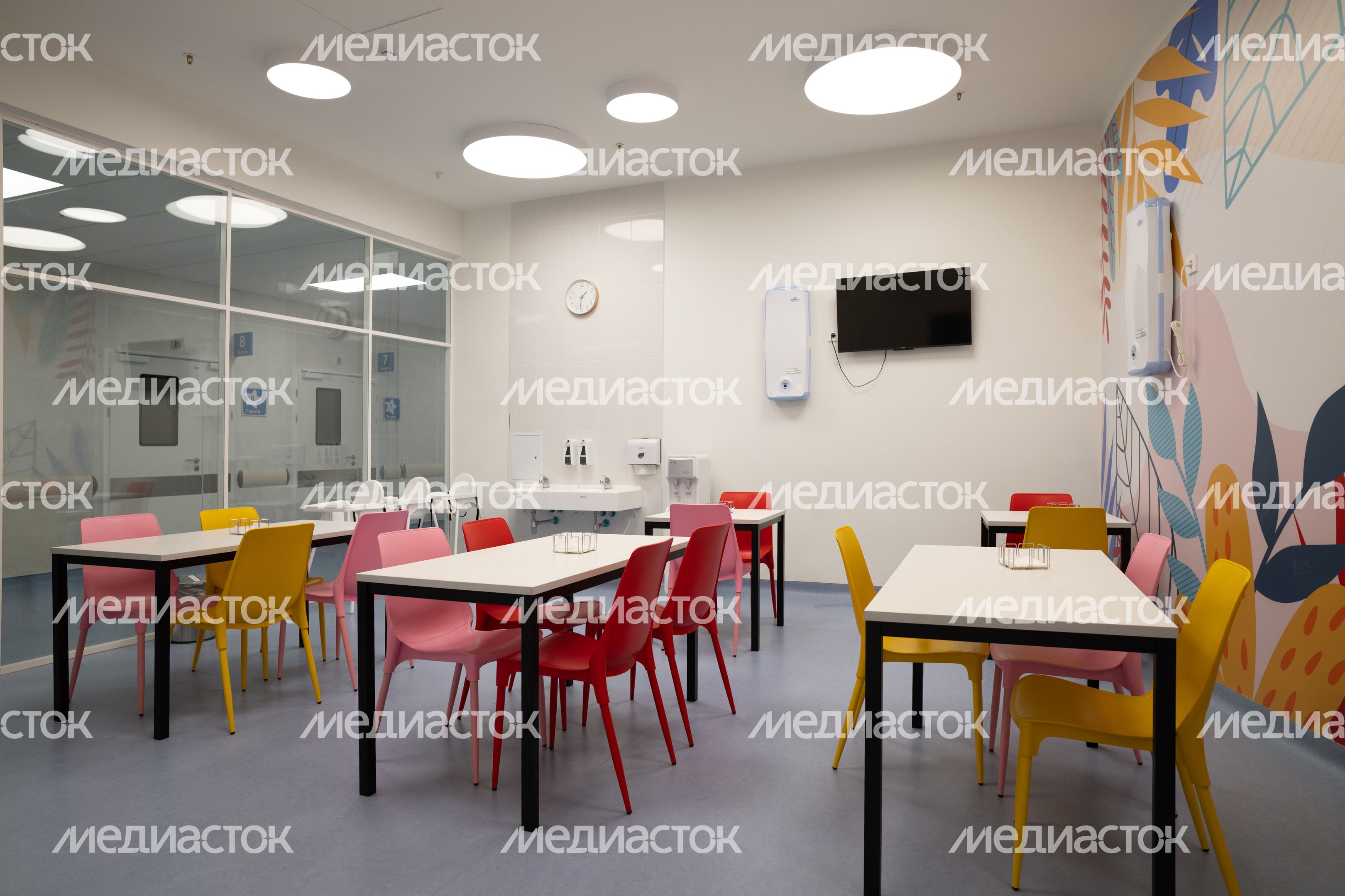 Столовая в Детском клиническом центре им. Л.М. Рошаля в Красногорске Столовая в Детском клиническом центре им. Л.М. Рошаля в Красногорске
