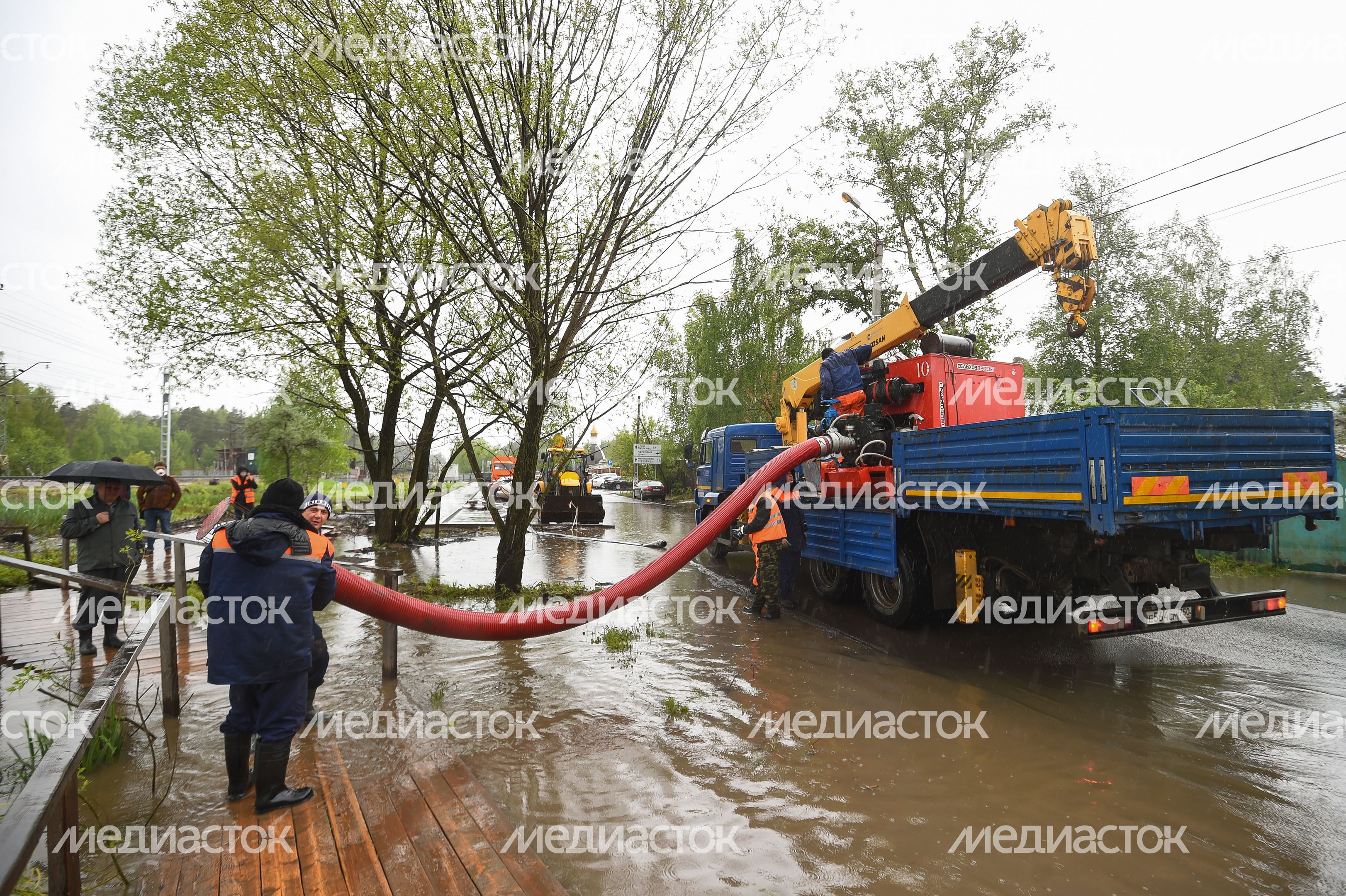 Кадры с мест подтоплений в Красногорске