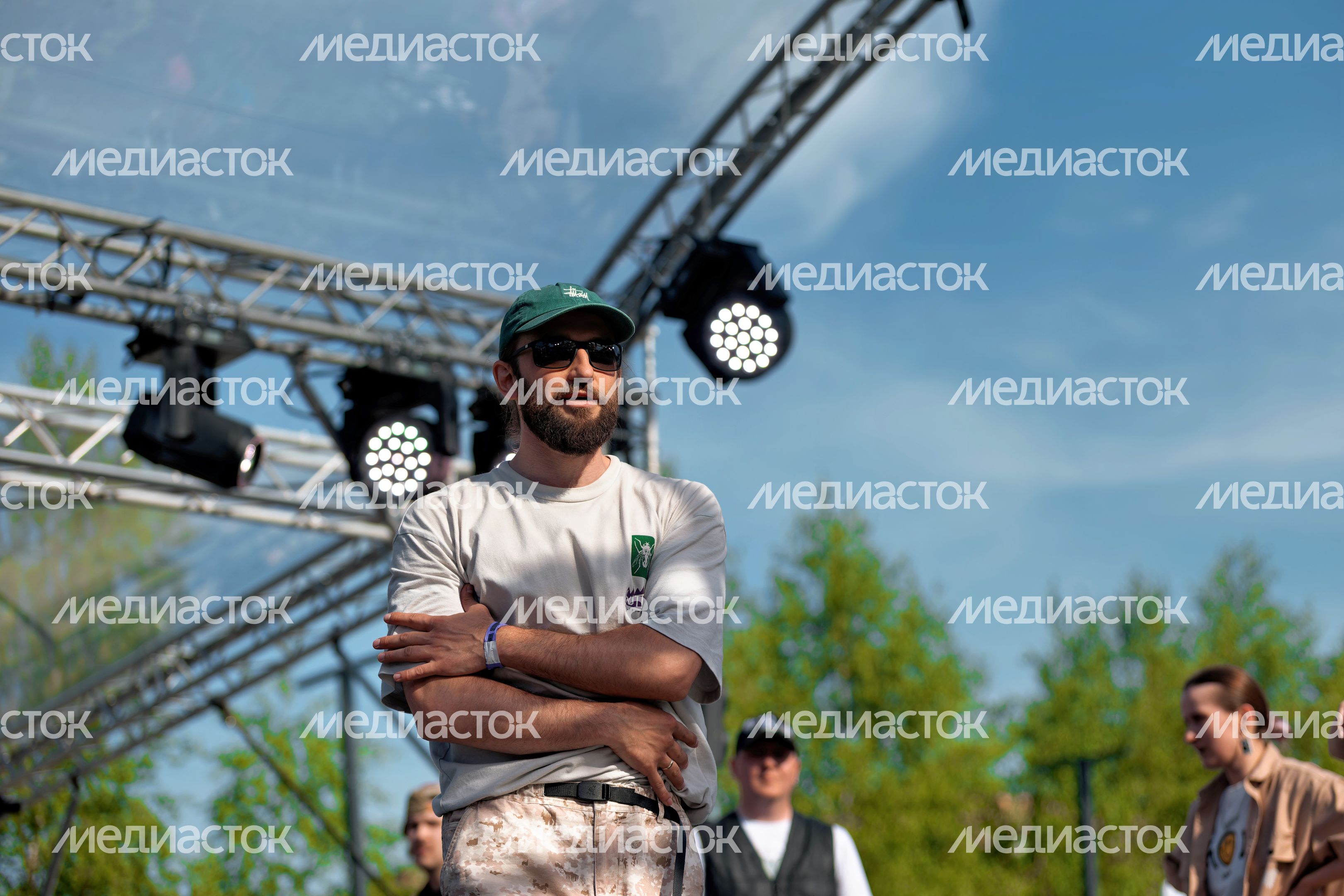Зажигательный брейк-данс и хип-хоп на фестивале «Область танцевальных культур» в парке культуры и отдыха Лобни Зажигательный брейк-данс и хип-хоп на фестивале «Область танцевальных культур» в парке культуры и отдыха Лобни