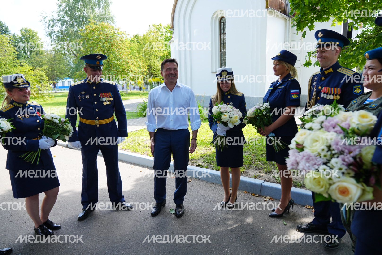 Поздравление военнослужащих с Днем ВДВ в Медвежьих Озерах Губернатором Подмосковья