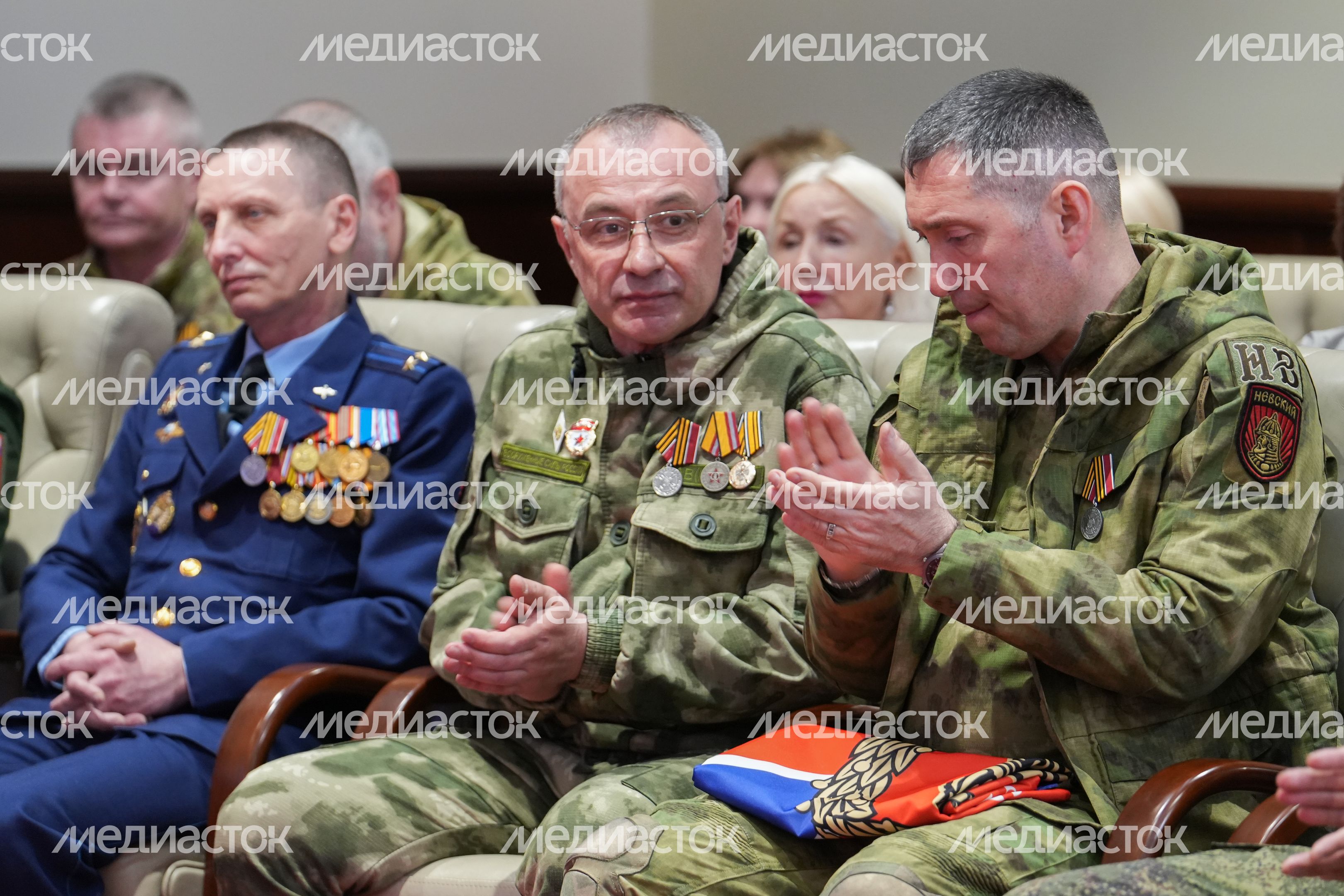Добровольцам подразделения БАРС вручили государственные награды Добровольцам подразделения БАРС вручили государственные награды