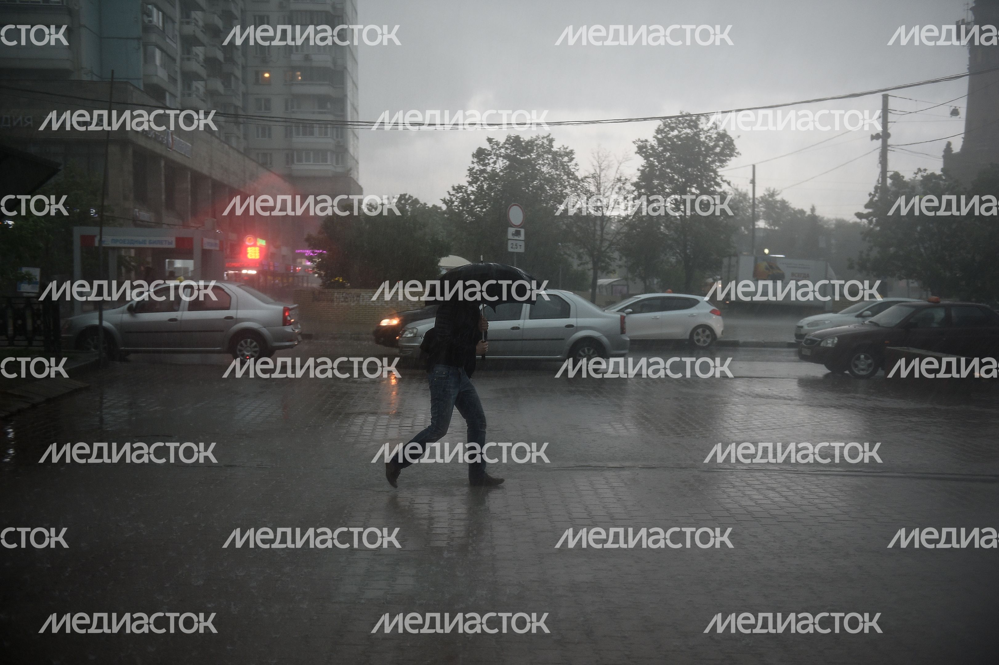 Тропические ливни накрыли Москву