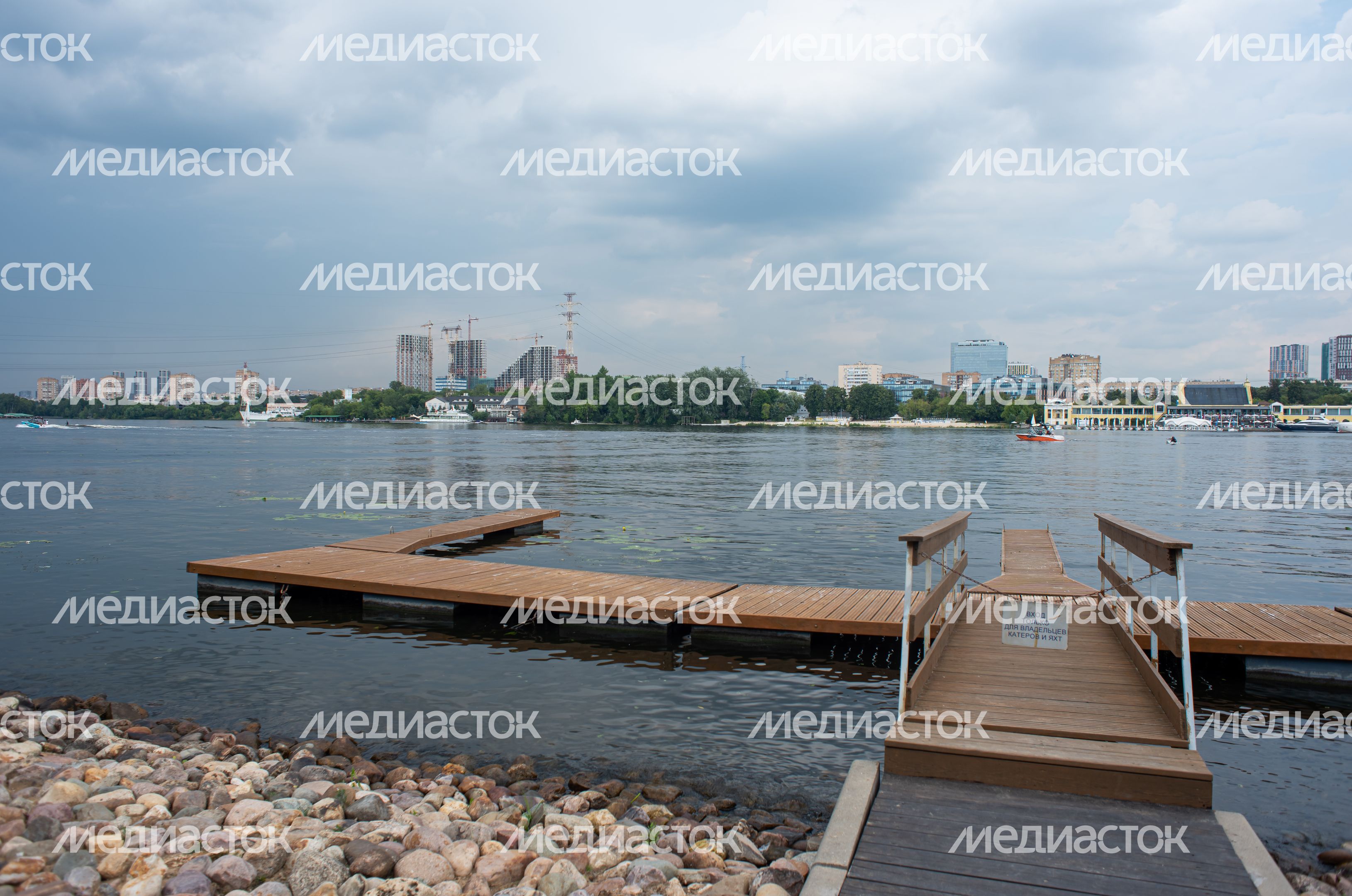 Летние виды Химкинского водохранилища