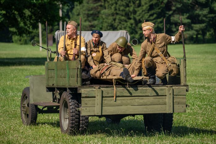 Реконструкция боя на военно-историческом фестивале «Ополчение. По зову сердца» в музее-заповеднике «Горки Ленинские»