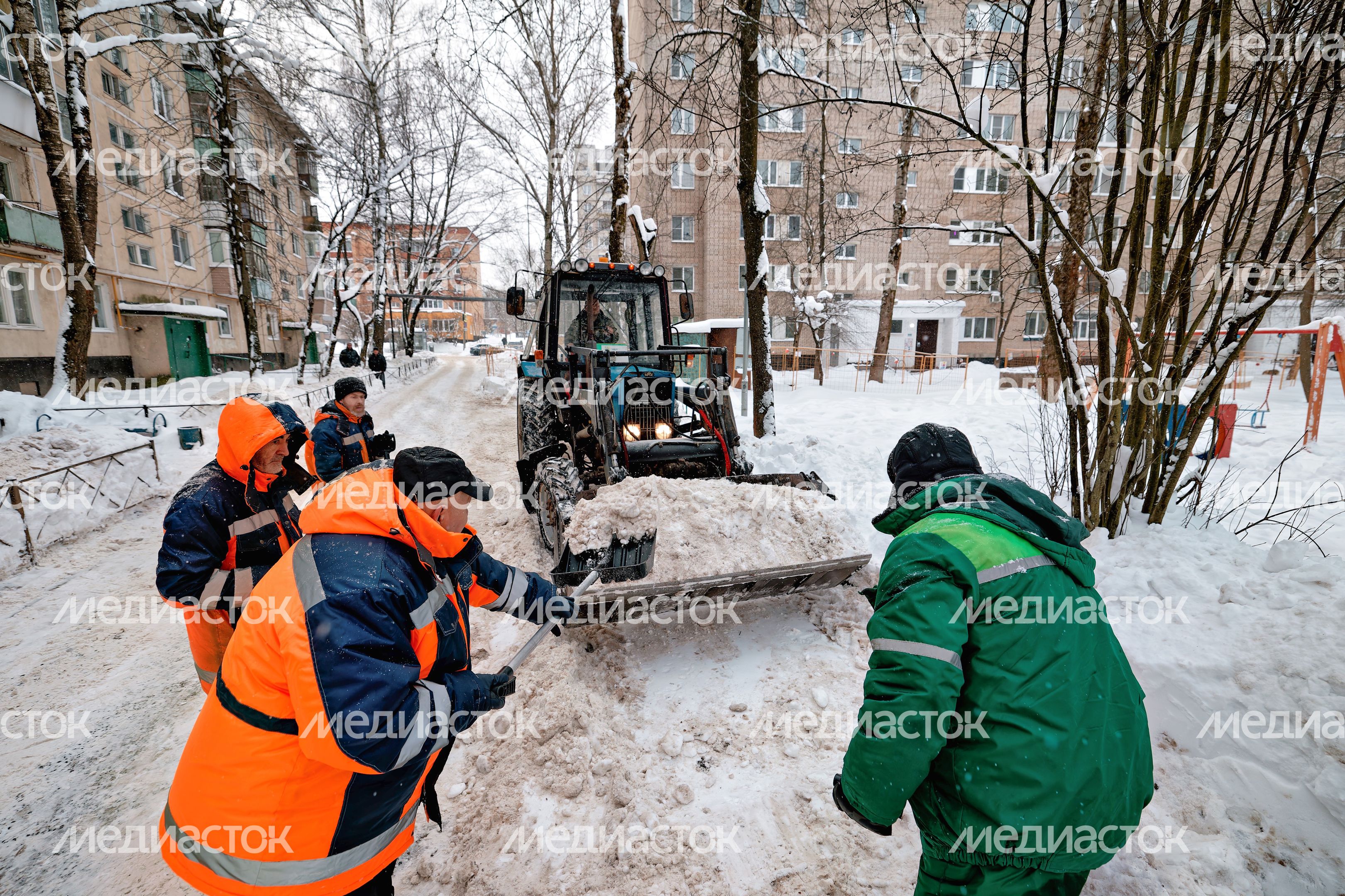 Уборка снега в поселке Большие Вяземы Одинцовского округа Уборка снега в поселке Большие Вяземы Одинцовского округа