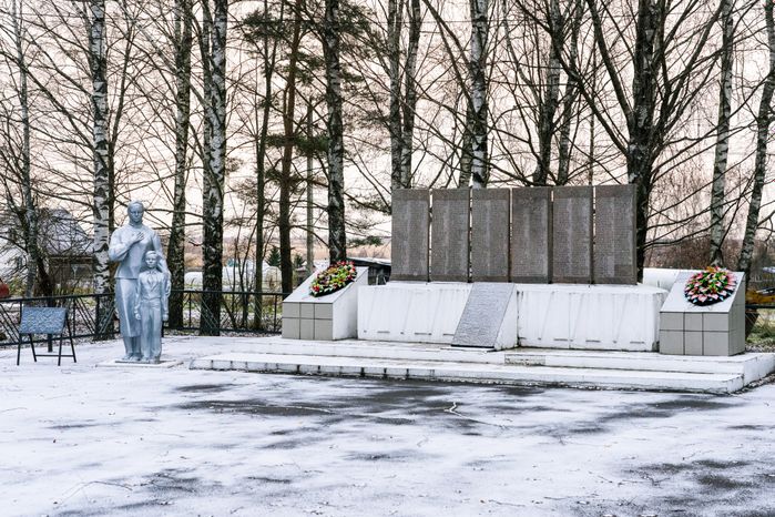 Памятник погибшим землякам в период Великой Отечественной войны в Ивашково округа Шаховская