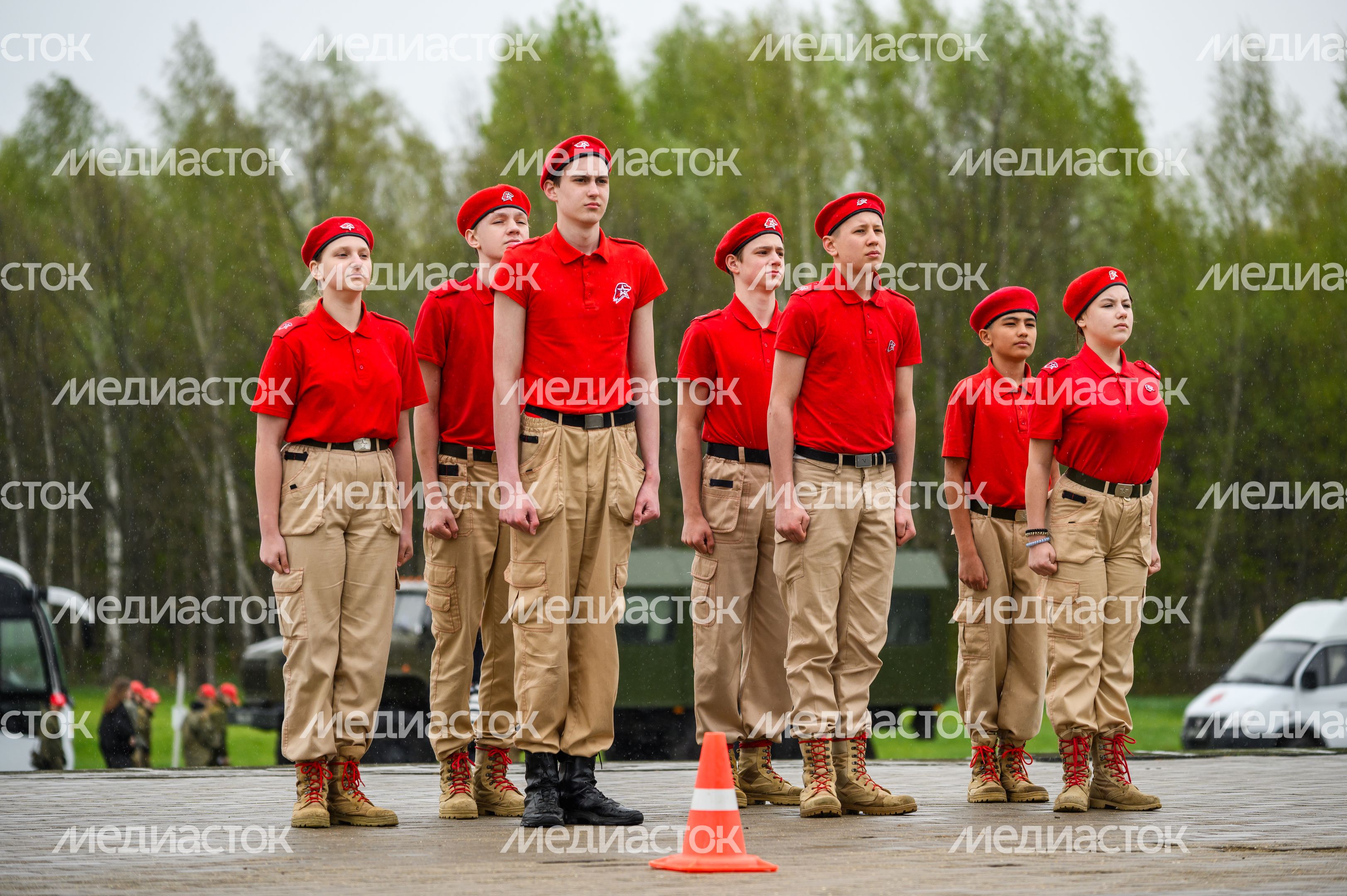 Военно-патриотическая игра «Юнармия, вперед!», посвященная Дню Победы, в Горках Ленинских Военно-патриотическая игра «Юнармия, вперед!», посвященная Дню Победы, в Горках Ленинских