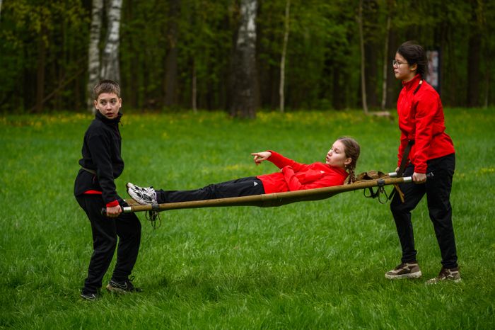 Военно-патриотическая игра «Юнармия, вперед!», посвященная Дню Победы, в Горках Ленинских
