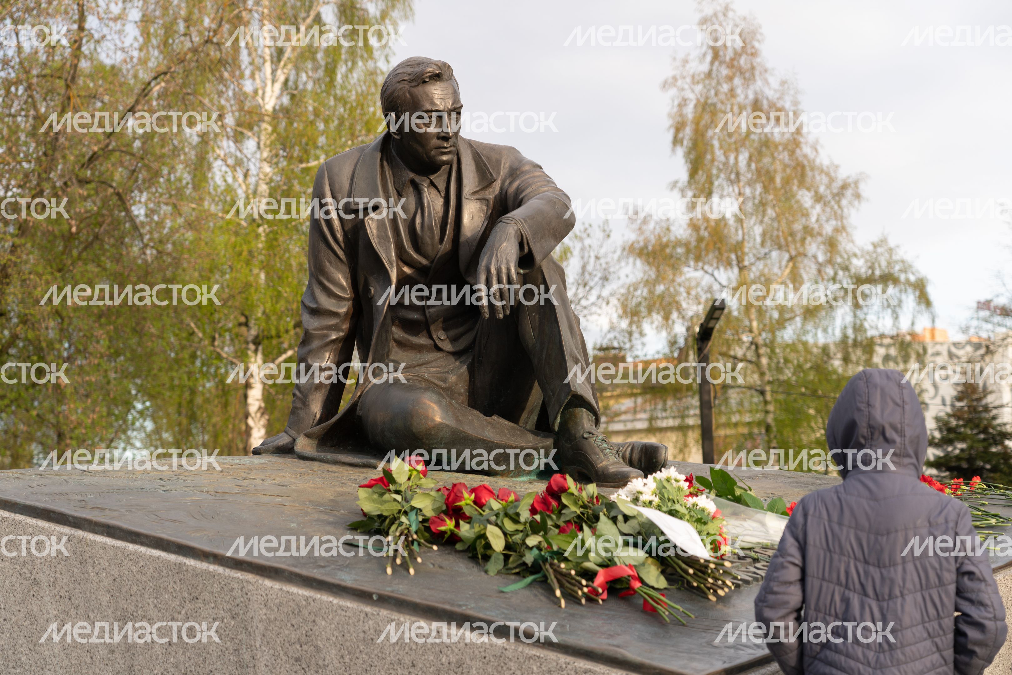 Памятник Вячеславу Тихонову