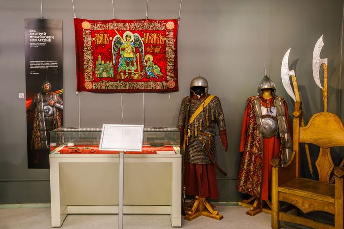 Дмитровский кремль. Историко-патриотическая выставка "Герои столетия"
