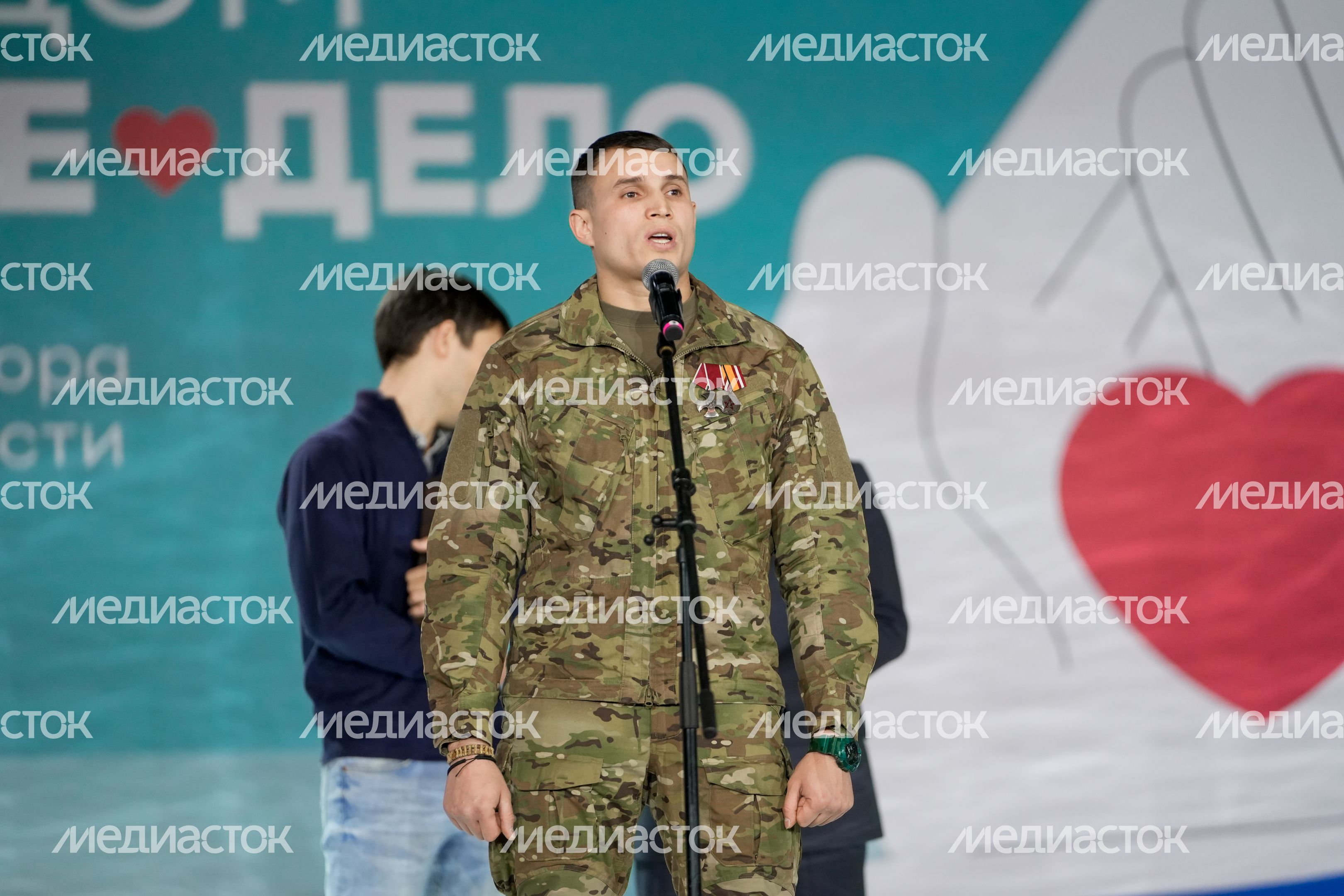Матери бойцов СВО встретились с сыновьями на церемонии вручения премии "Мы рядом. Доброе дело" Матери бойцов СВО встретились с сыновьями на церемонии вручения премии "Мы рядом. Доброе дело"